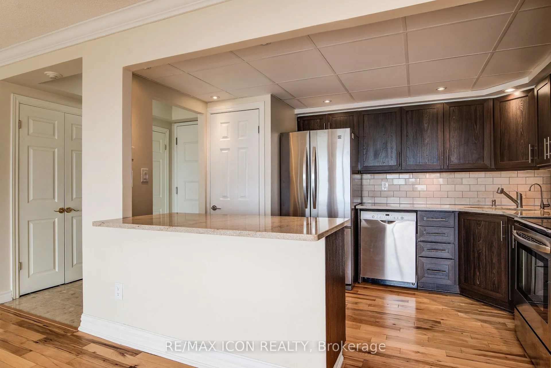 237 King Street W, #901