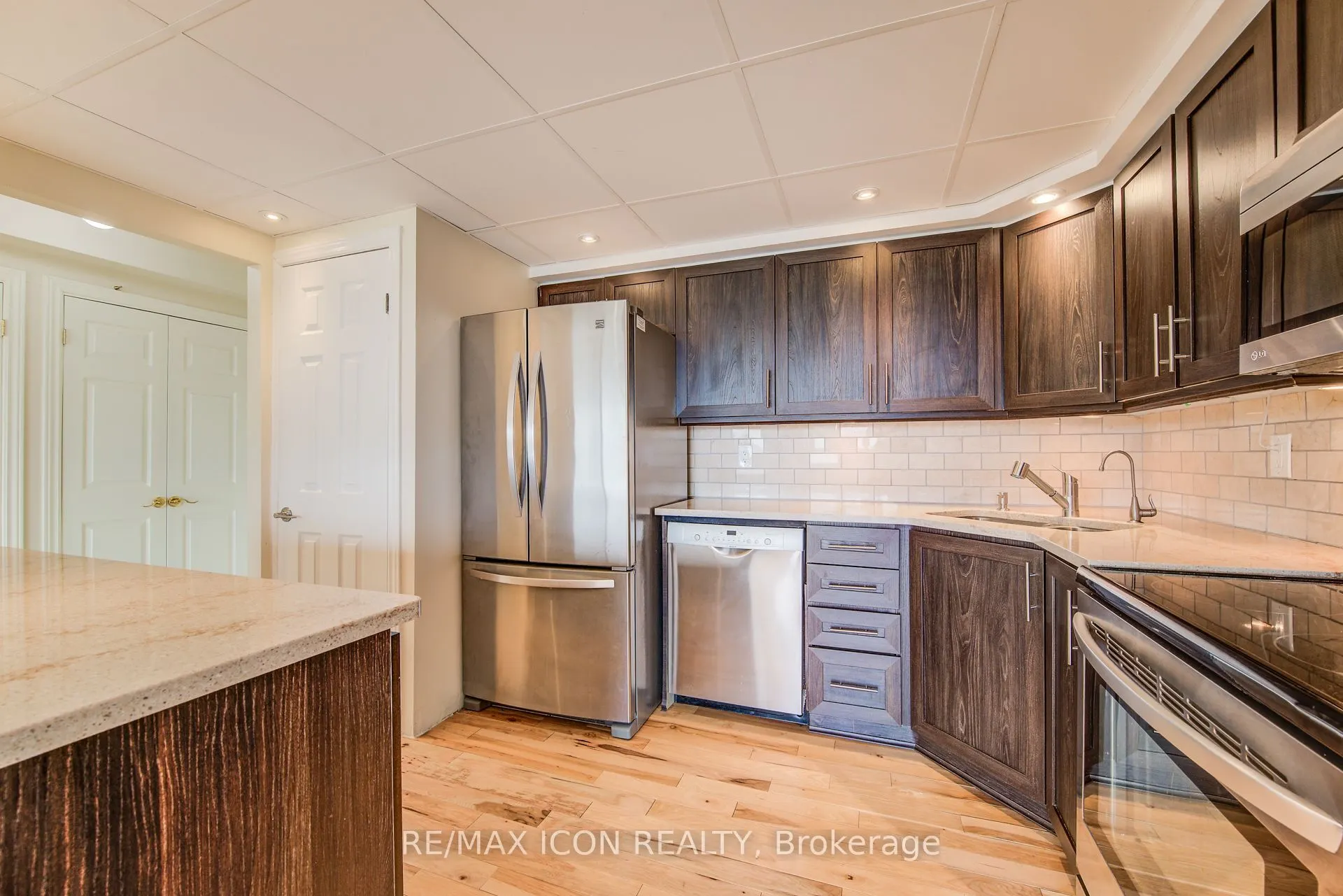 237 King Street W, #901