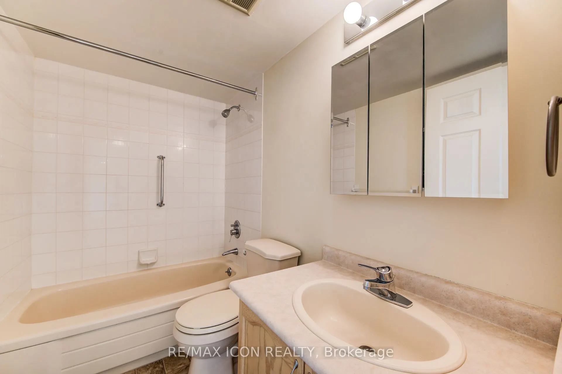237 King Street W, #901