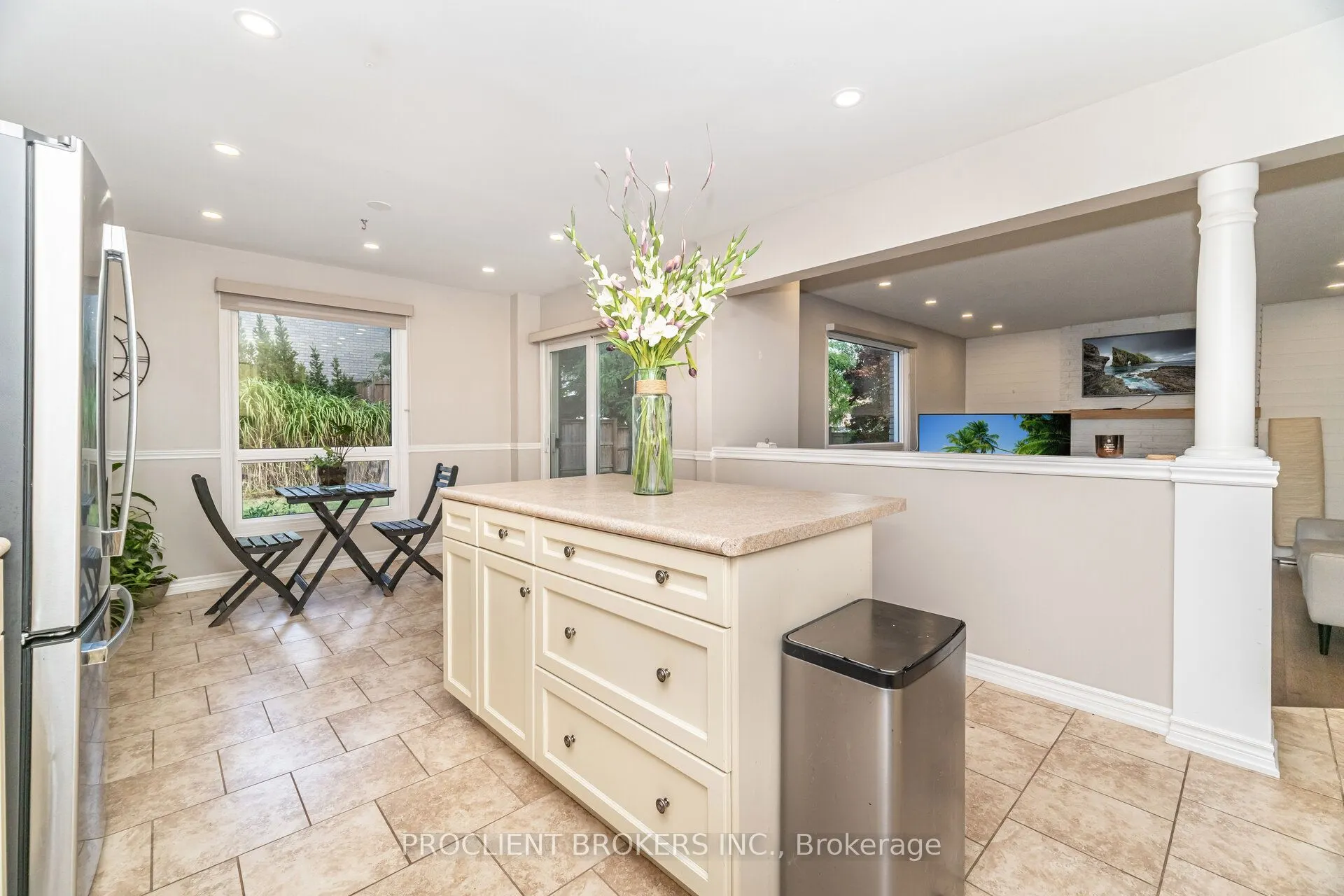 4 BRIARSDALE Crescent