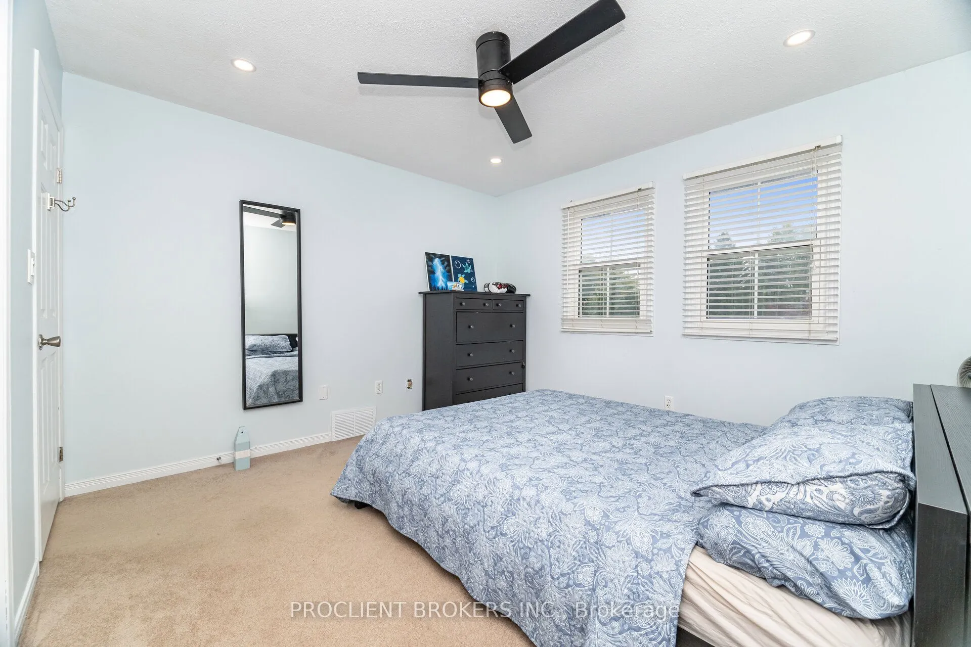 4 BRIARSDALE Crescent