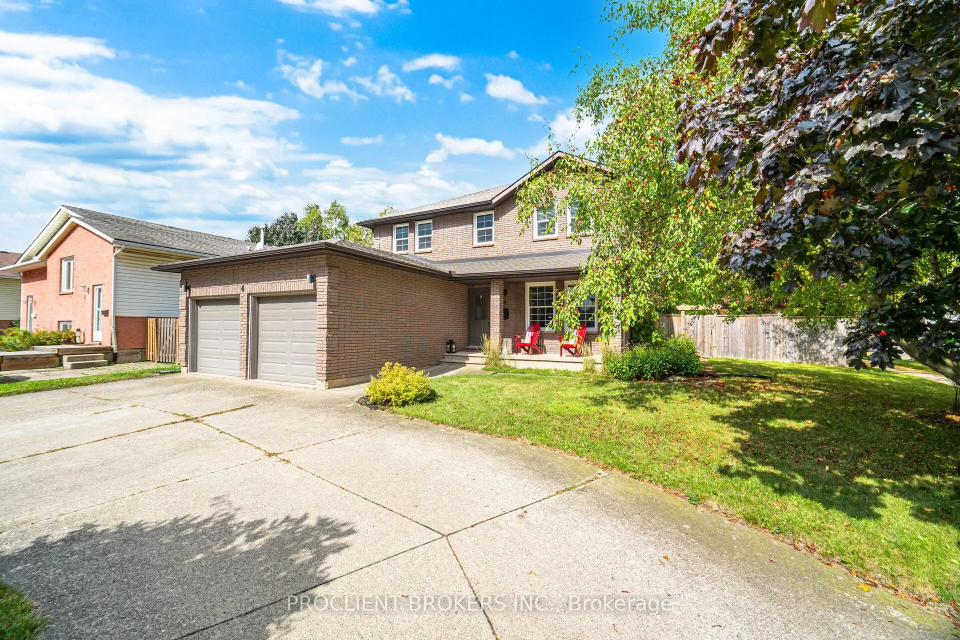 4 BRIARSDALE Crescent
