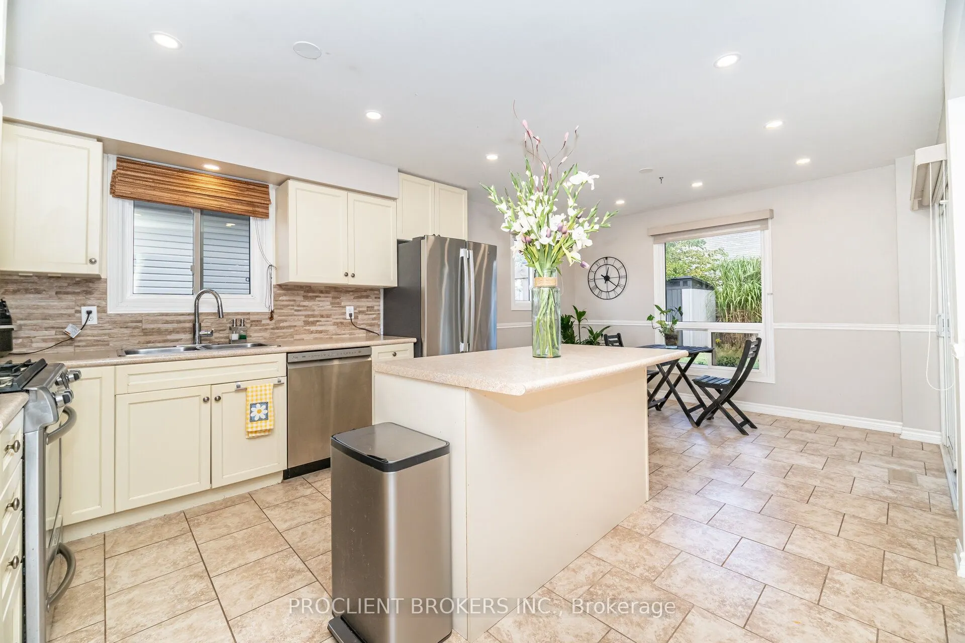 4 BRIARSDALE Crescent