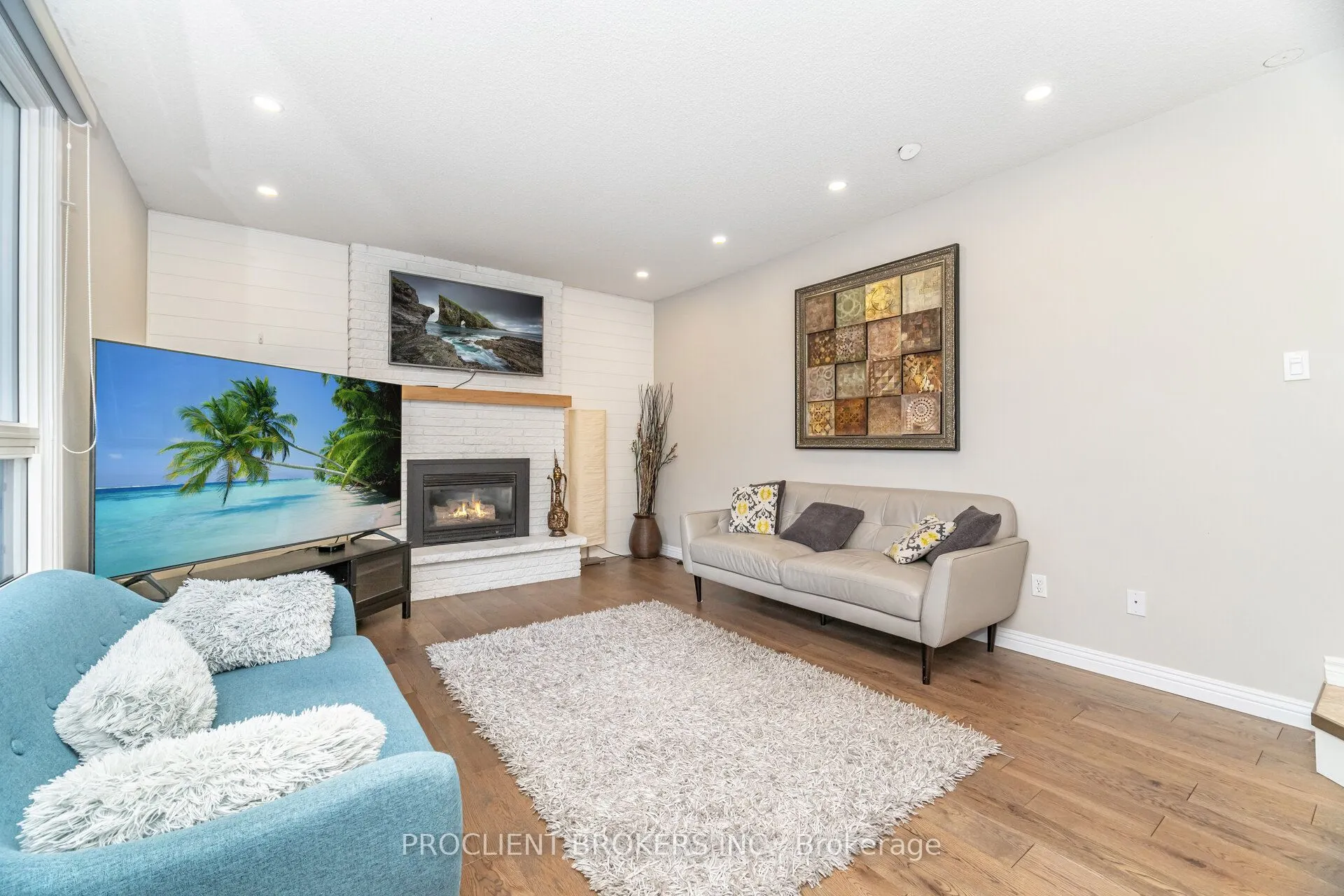 4 BRIARSDALE Crescent