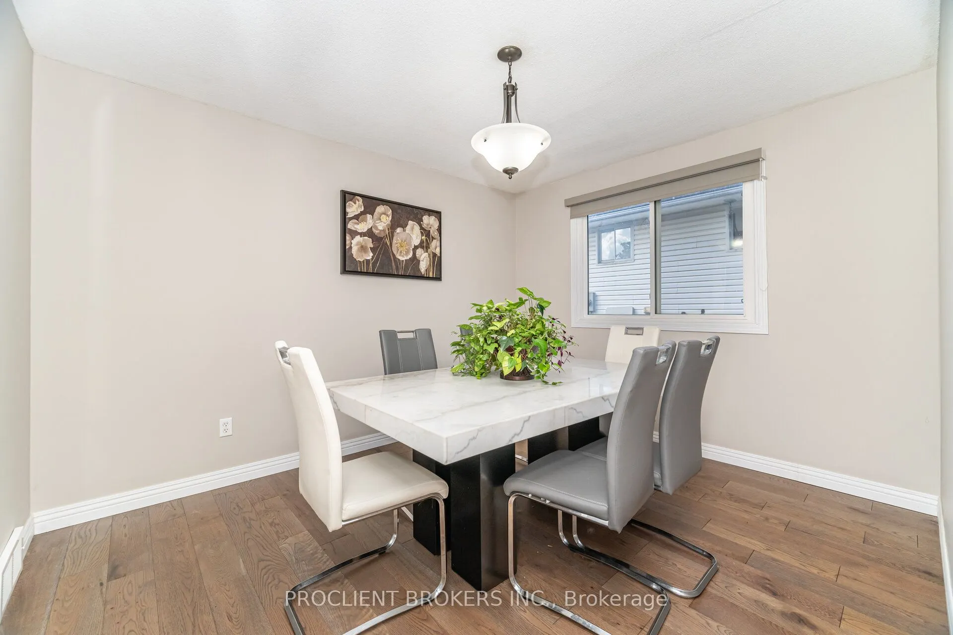4 BRIARSDALE Crescent