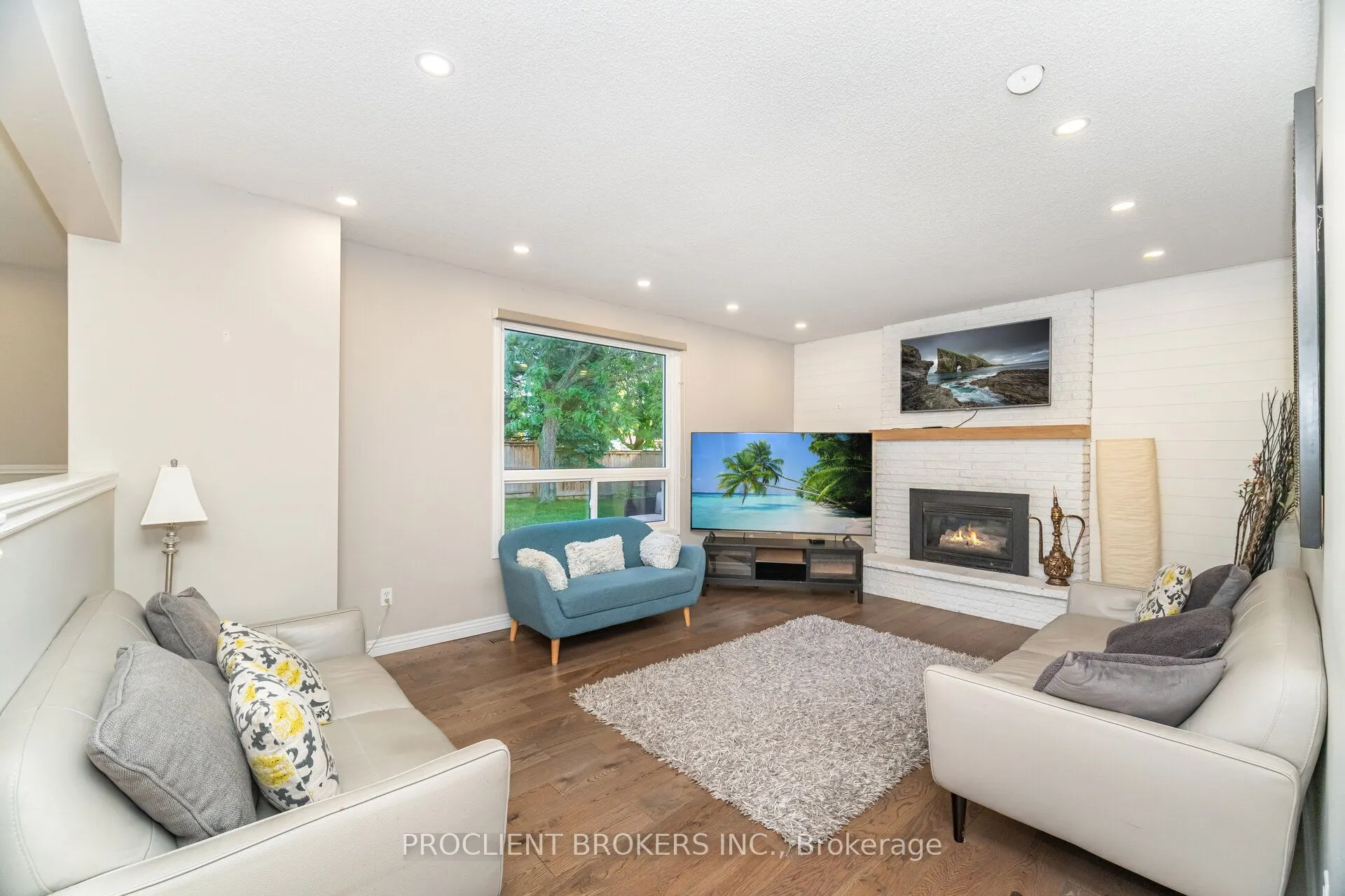 4 BRIARSDALE Crescent