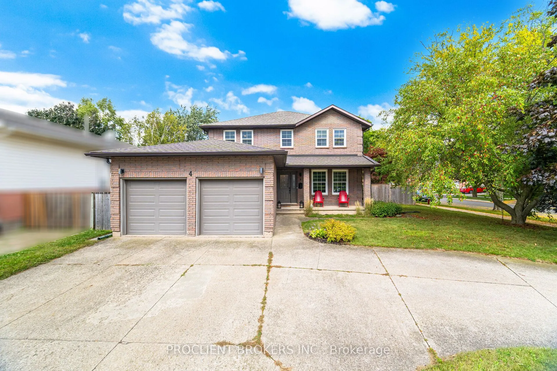 4 BRIARSDALE Crescent