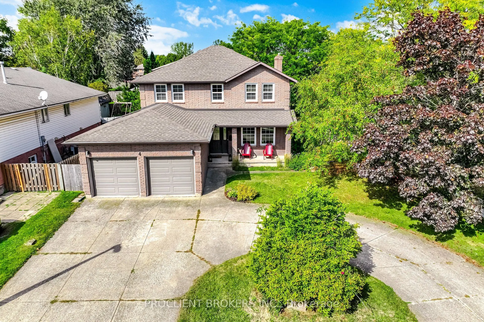 4 BRIARSDALE Crescent