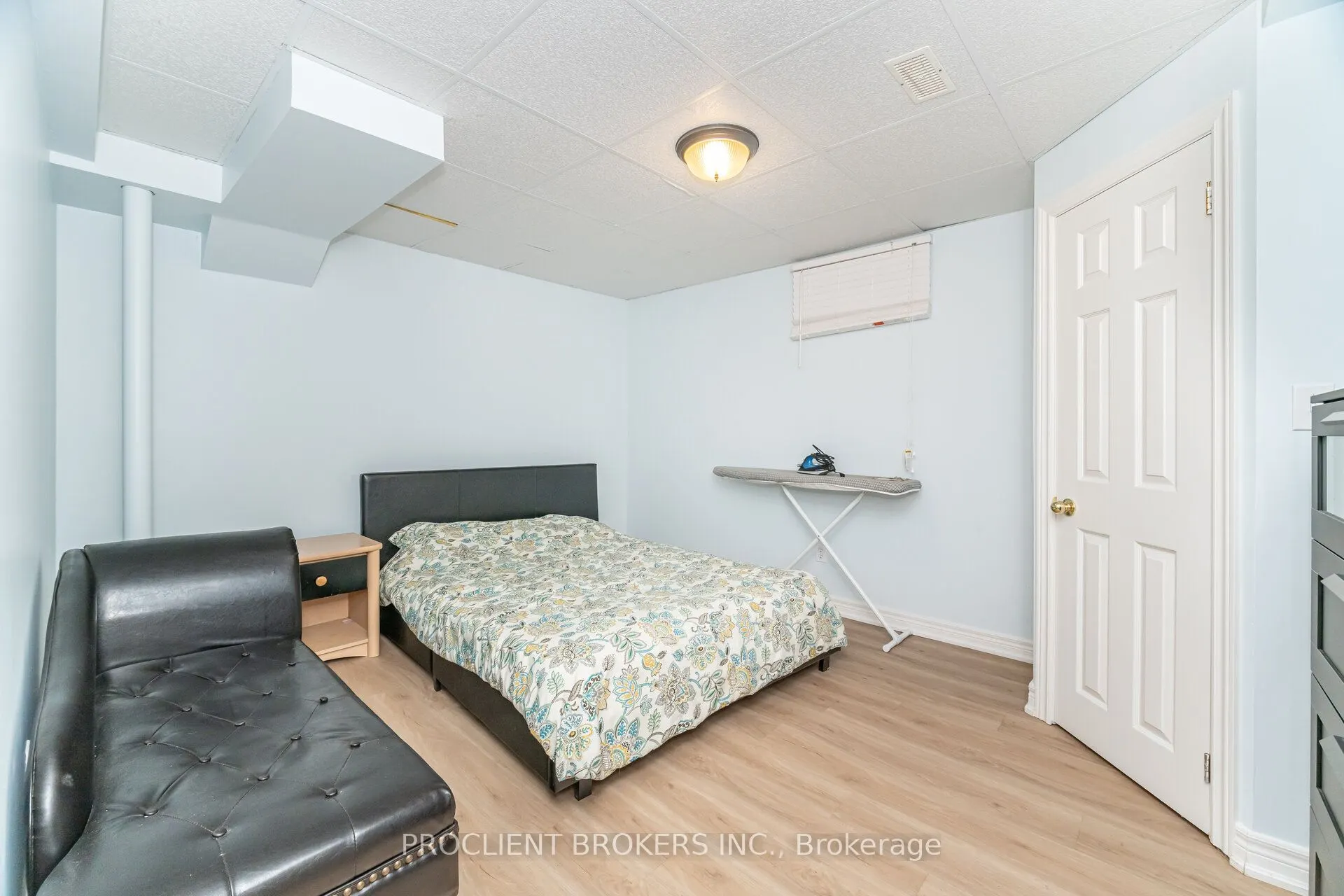 4 BRIARSDALE Crescent
