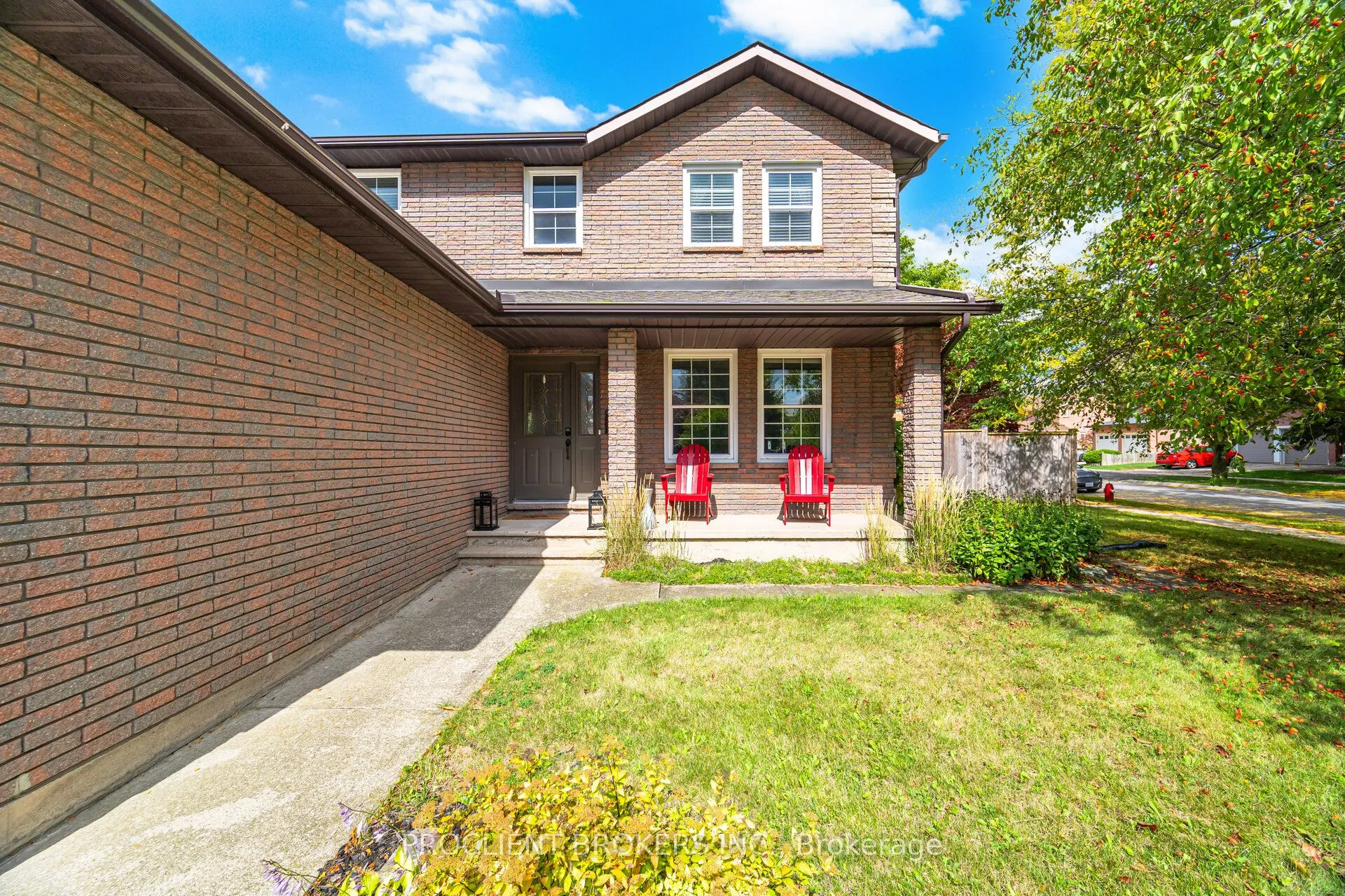 4 BRIARSDALE Crescent