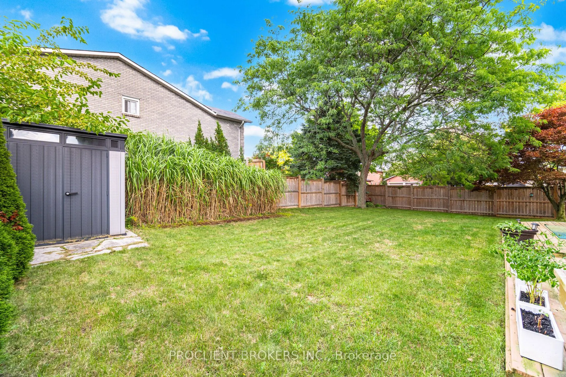 4 BRIARSDALE Crescent
