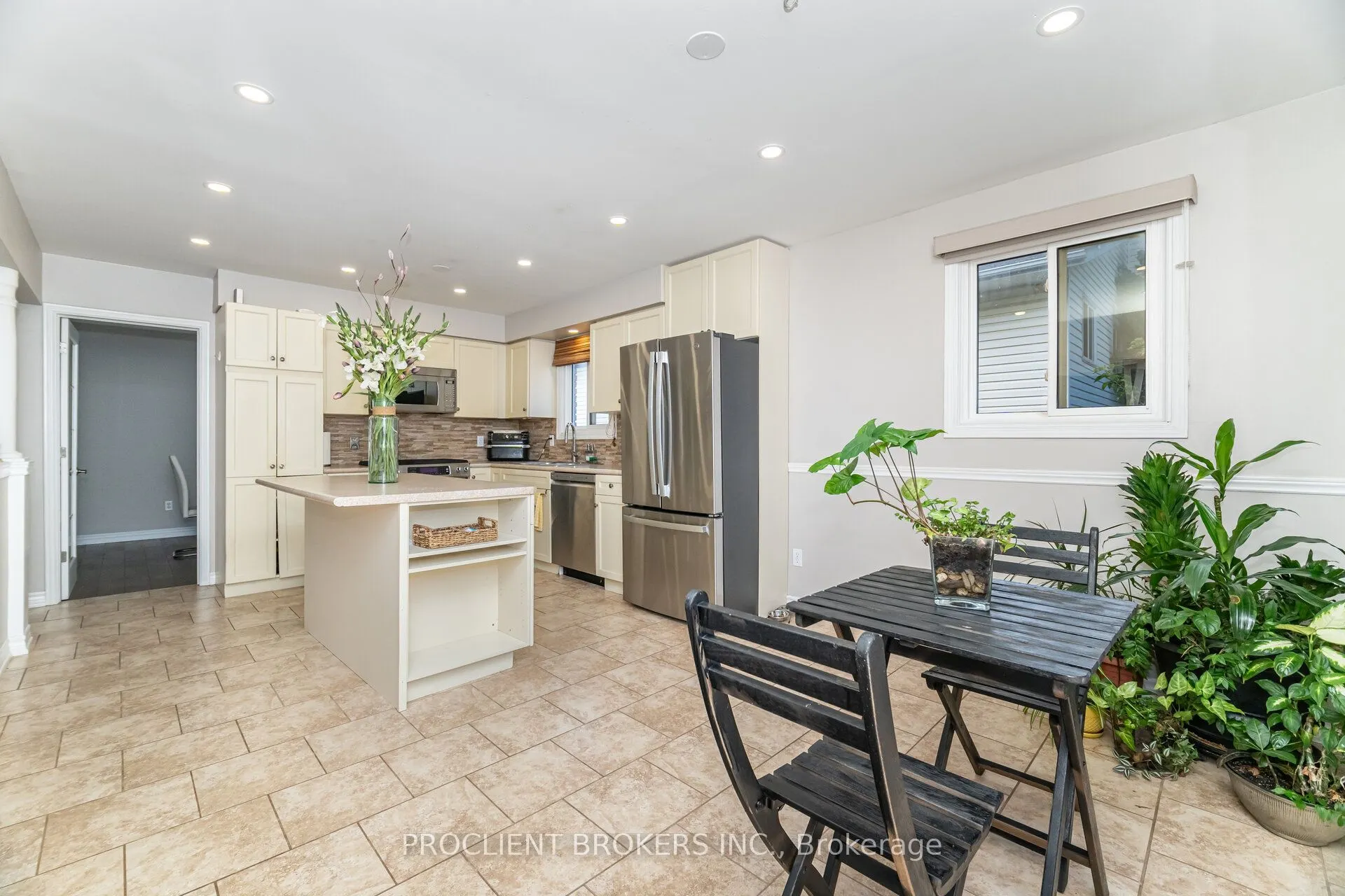 4 BRIARSDALE Crescent