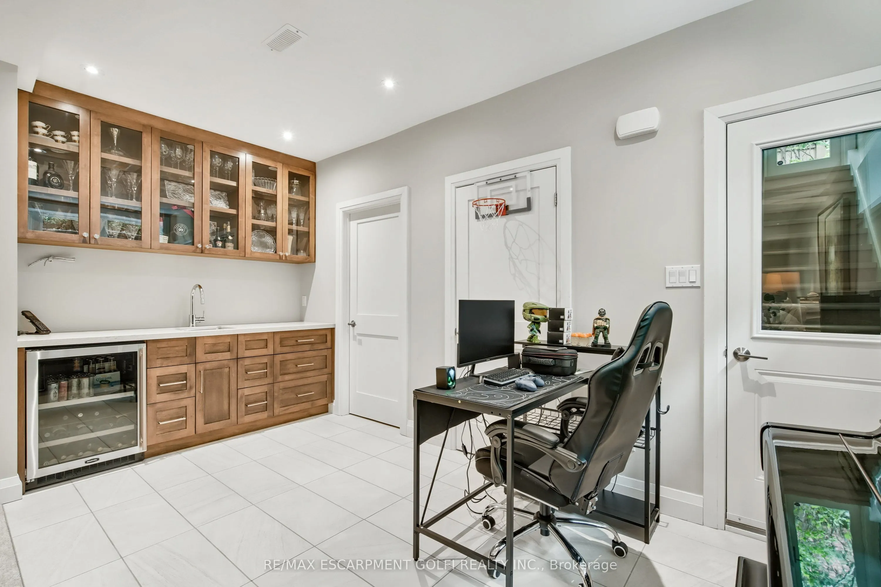 61 Oak Knoll Drive