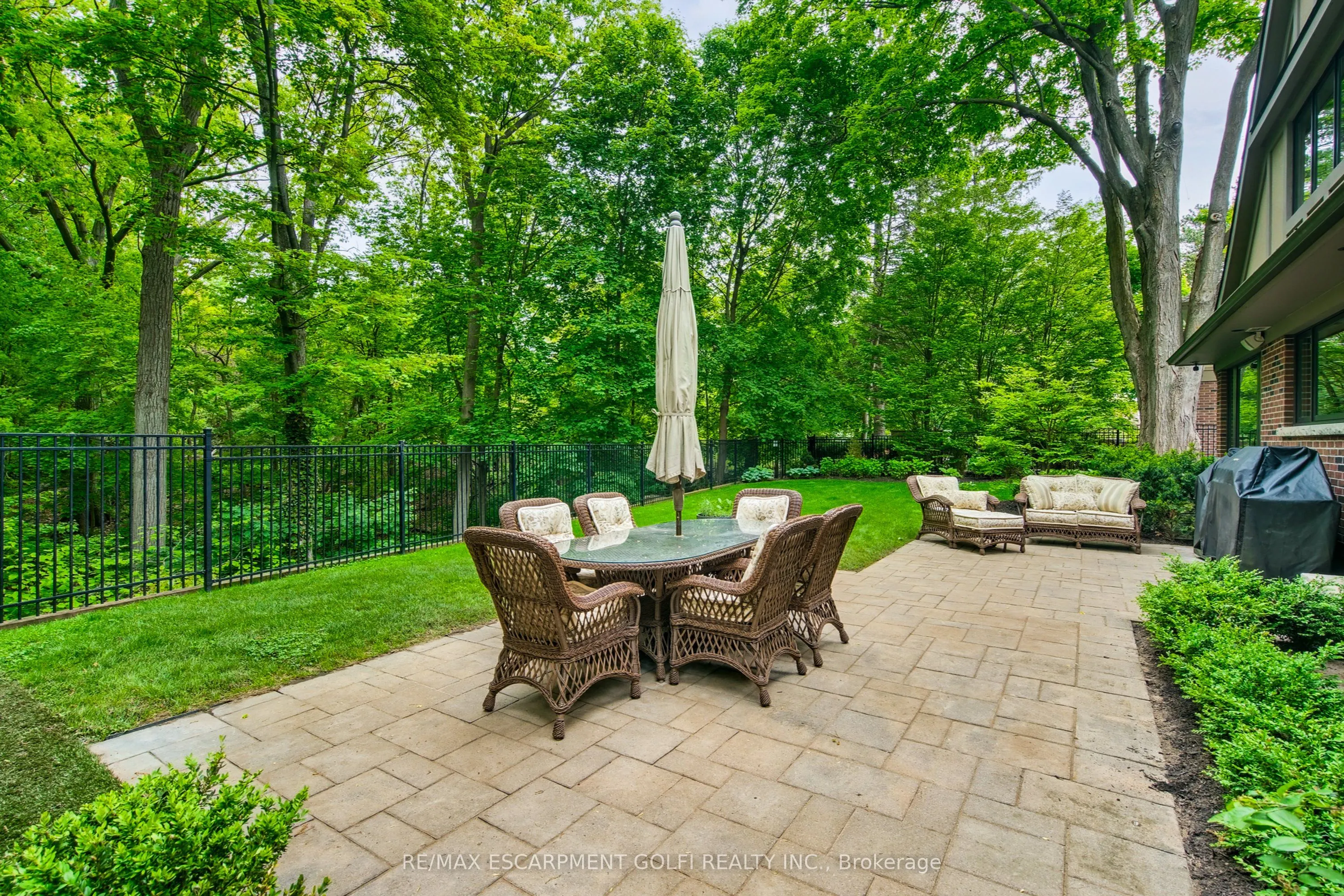 61 Oak Knoll Drive