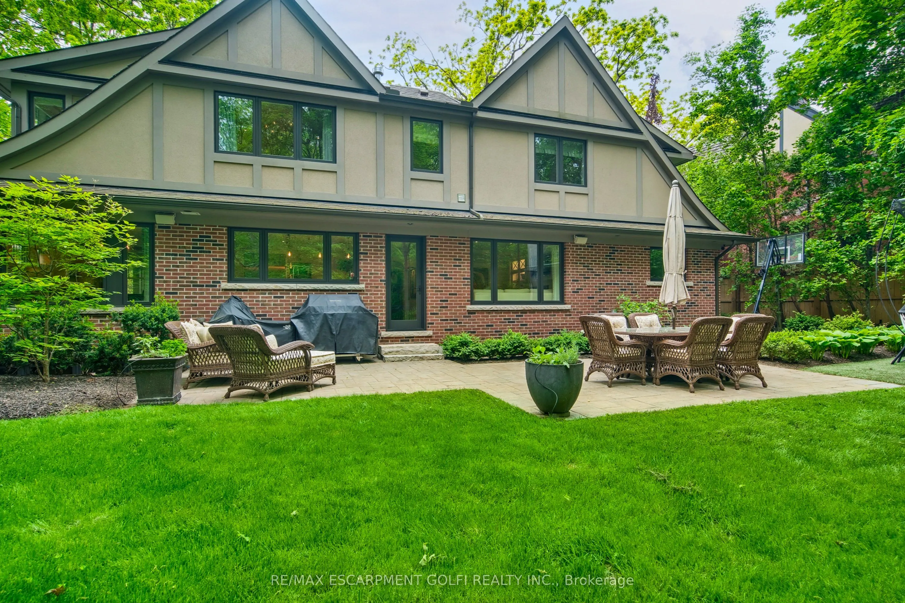 61 Oak Knoll Drive