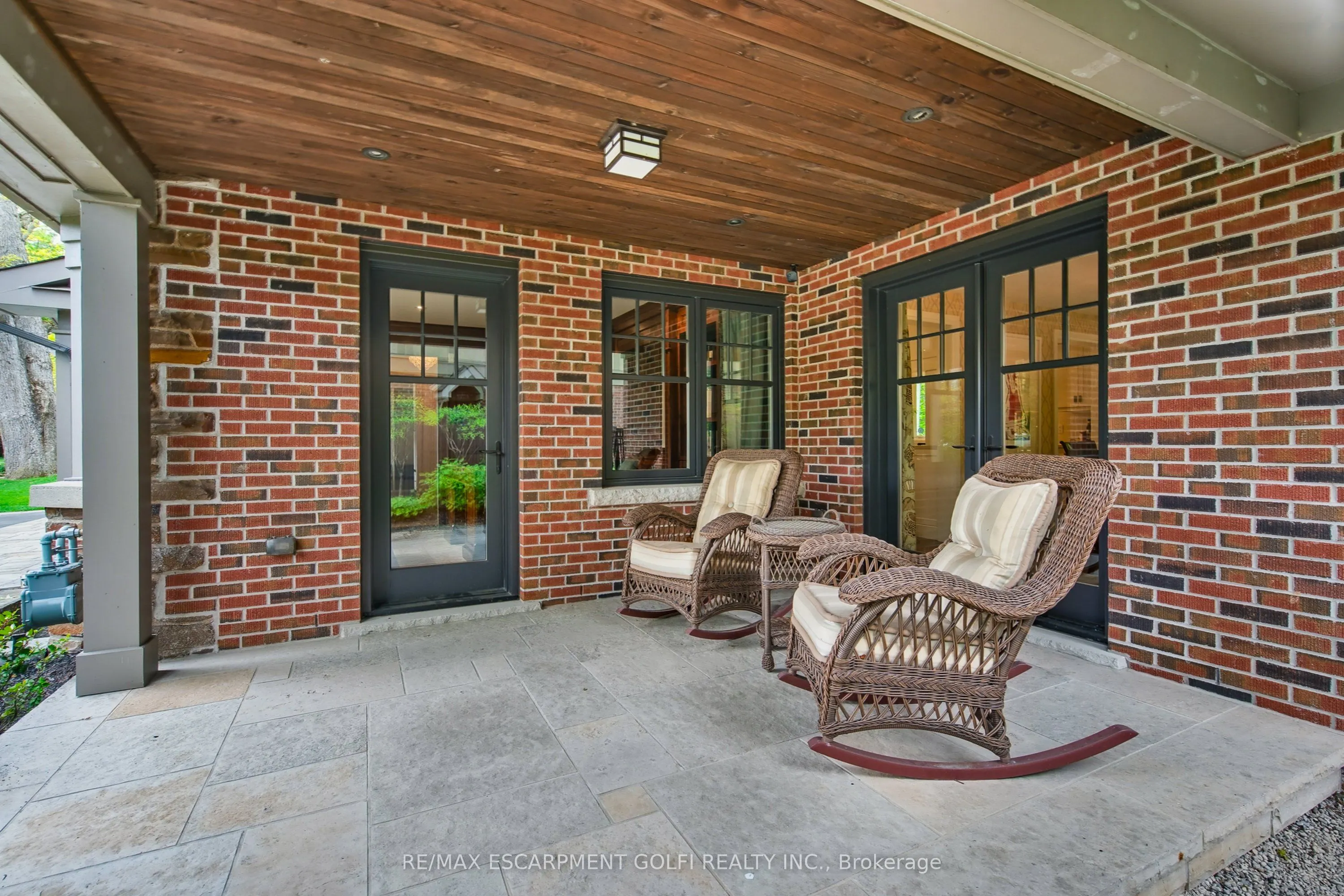 61 Oak Knoll Drive