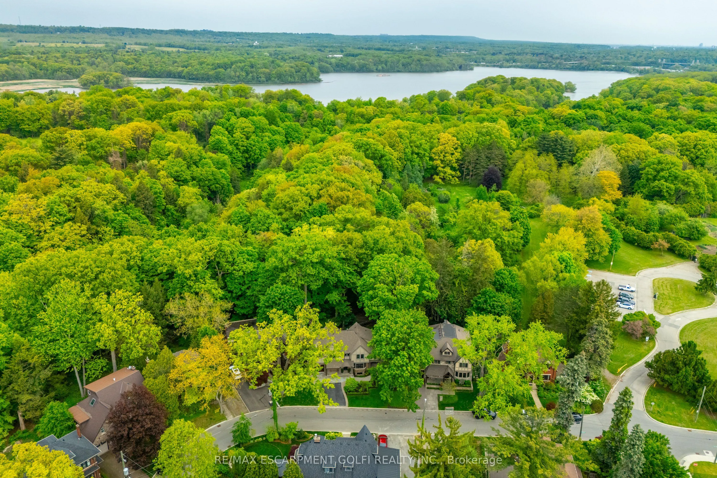61 Oak Knoll Drive
