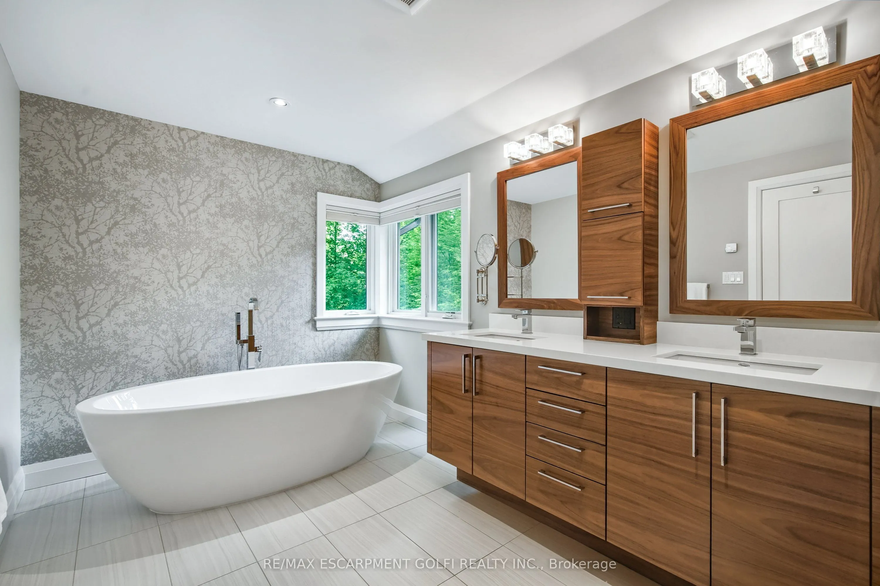 61 Oak Knoll Drive