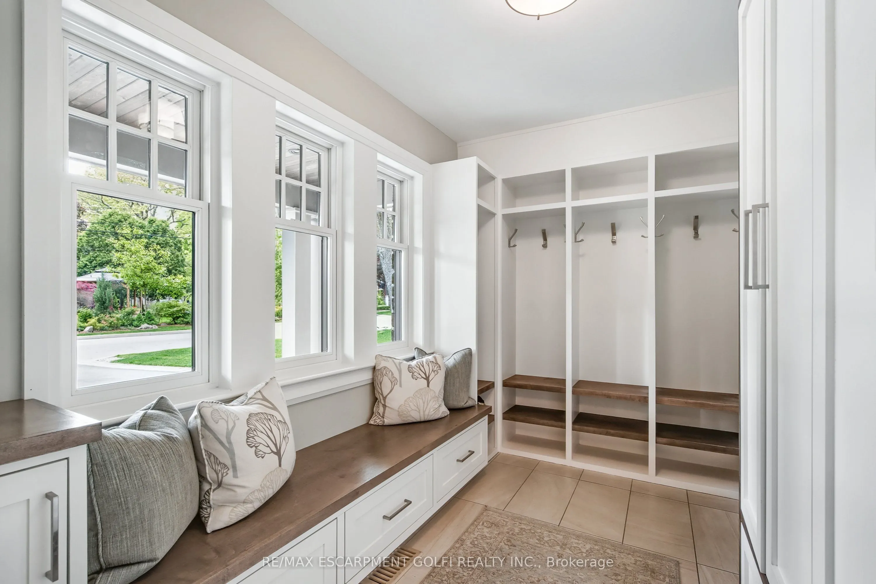 61 Oak Knoll Drive