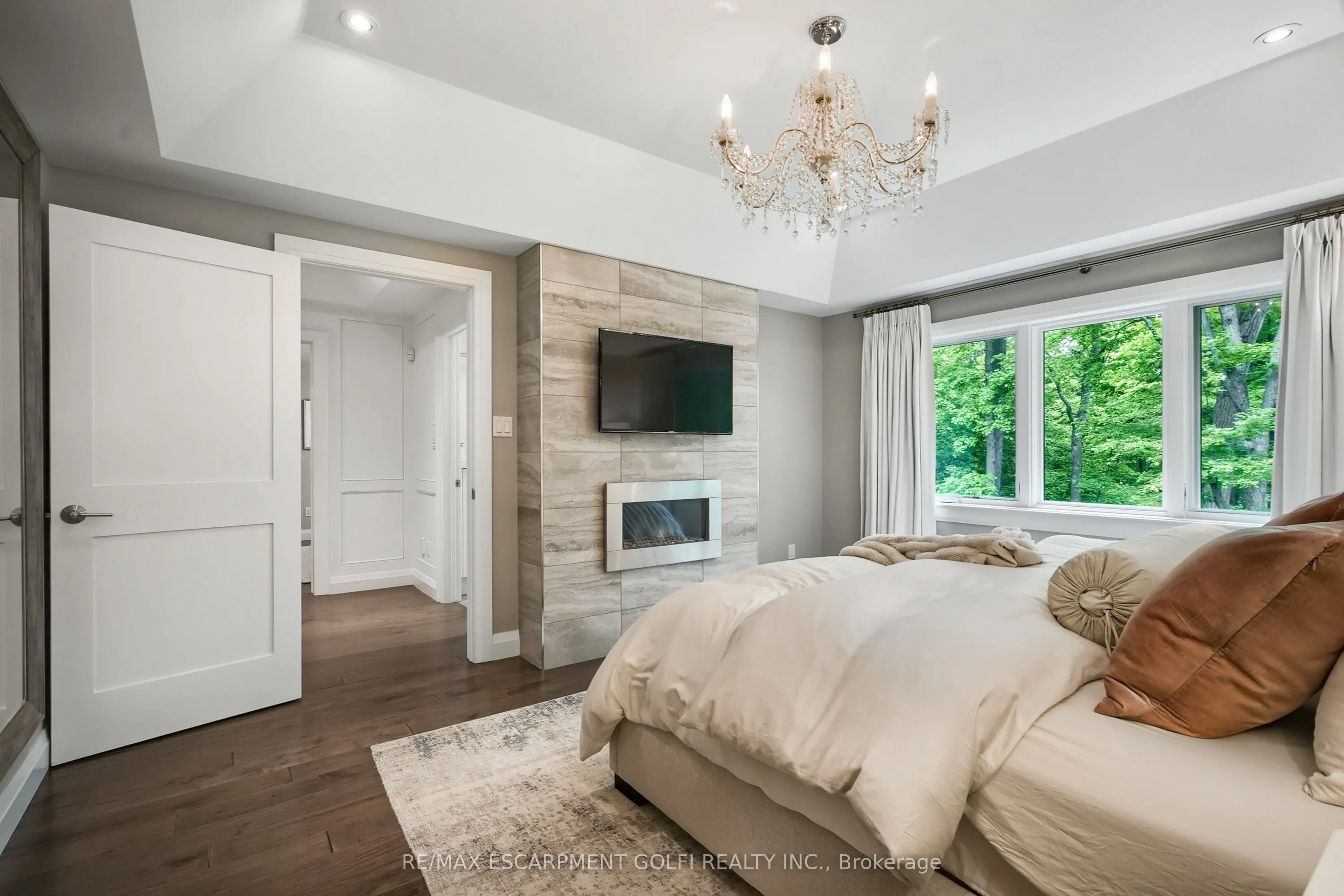 61 Oak Knoll Drive