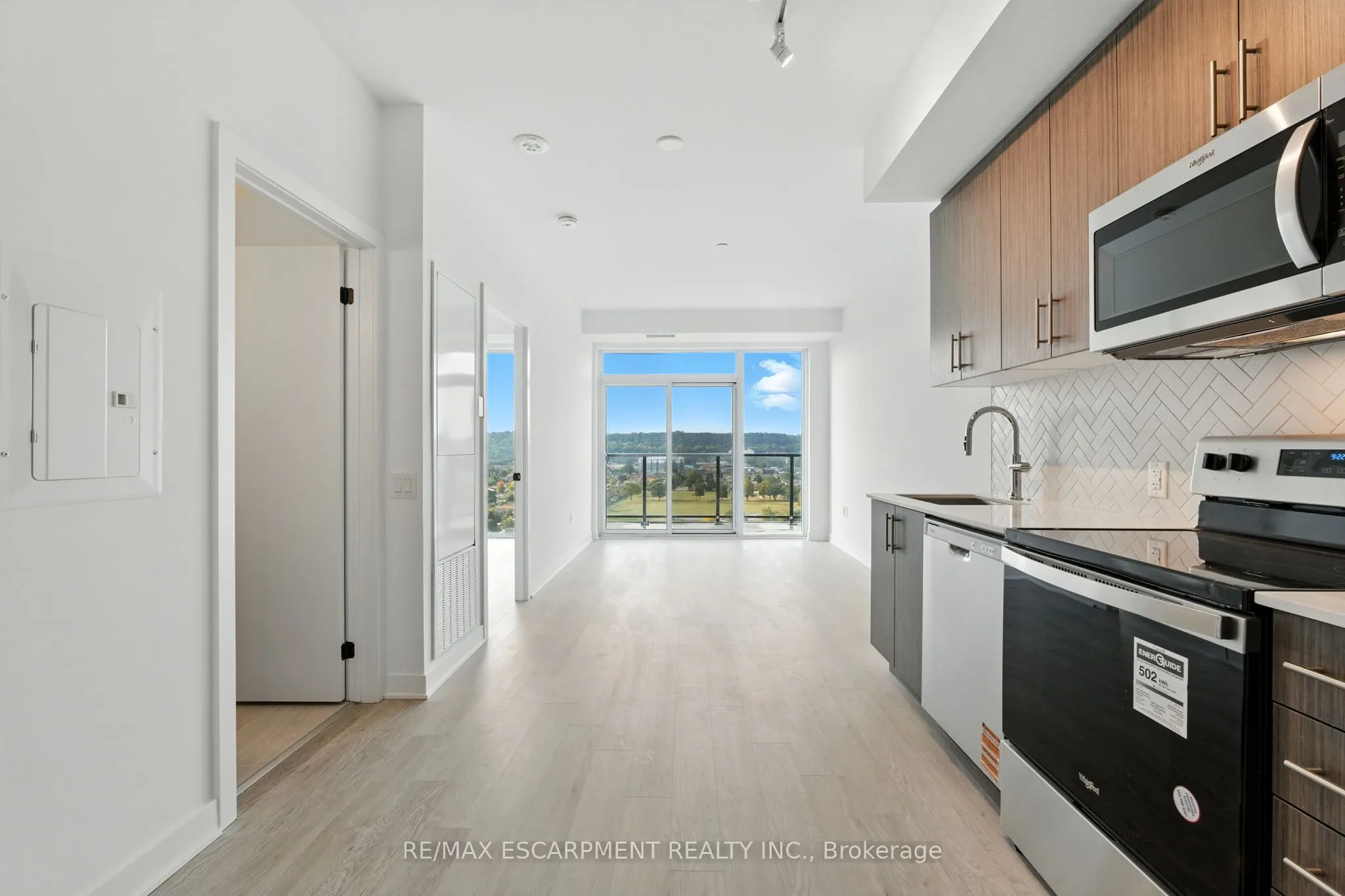 2782 Barton Street E, #1605