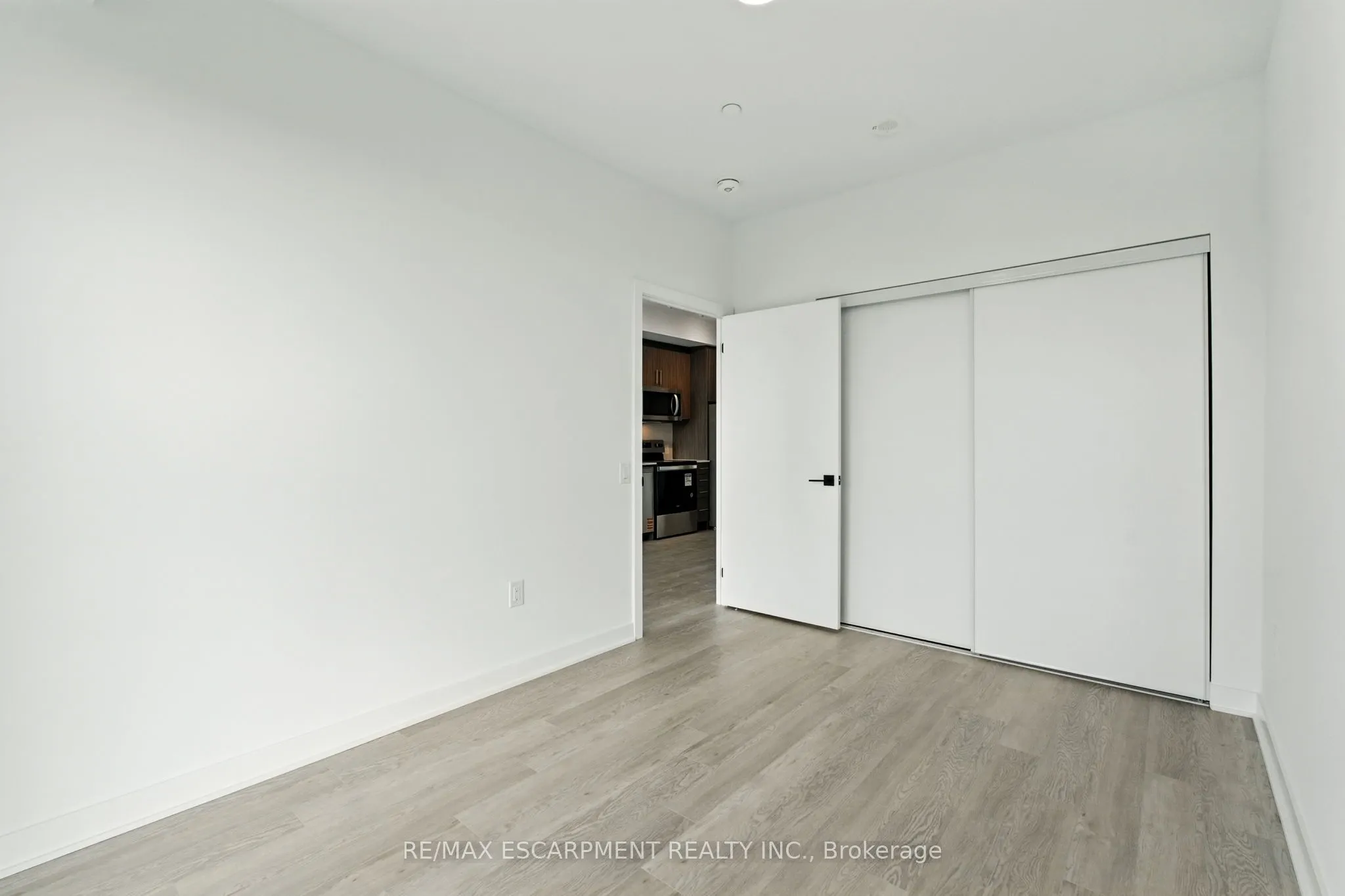2782 Barton Street E, #1605
