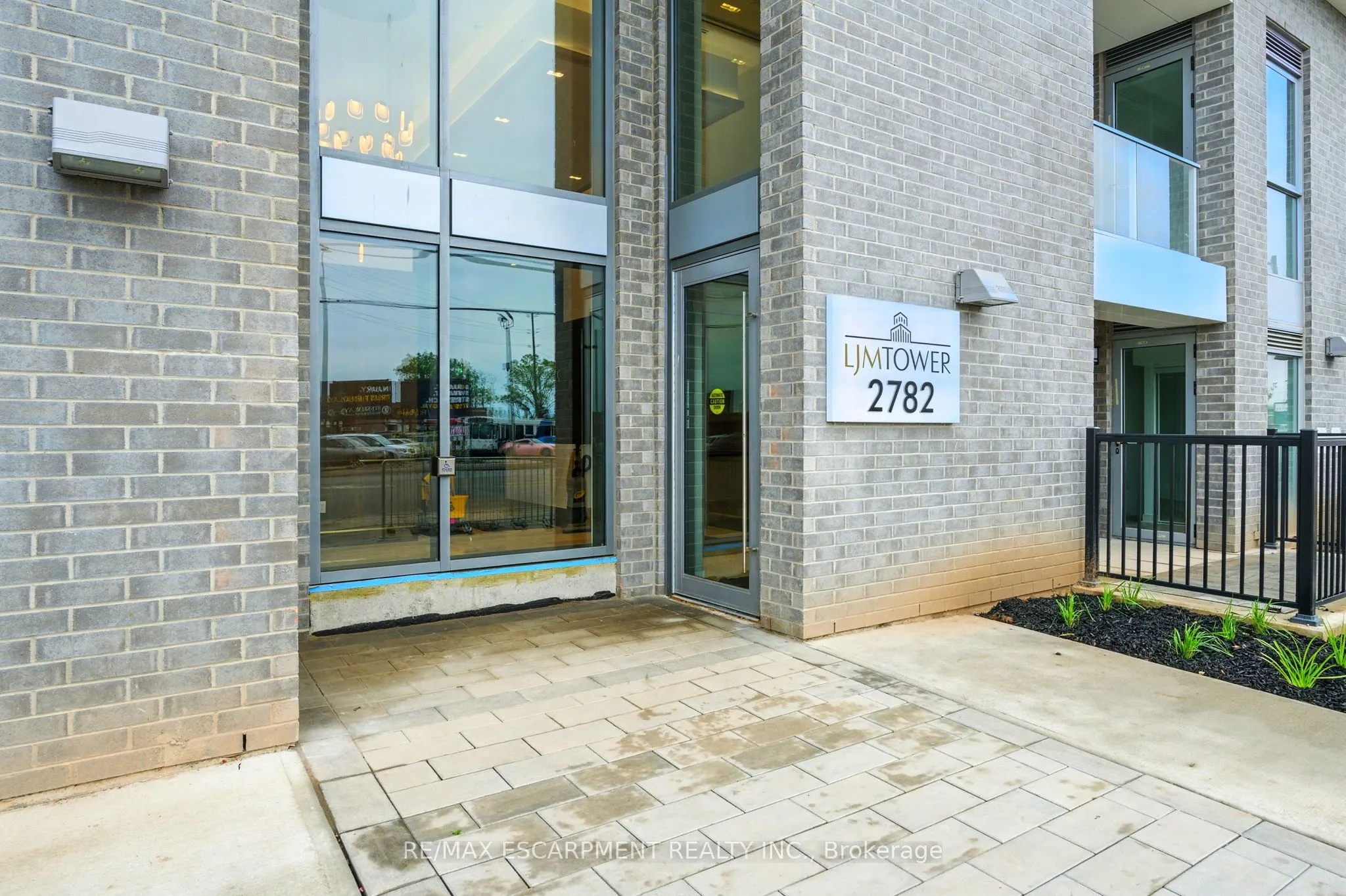 2782 Barton Street E, #1605