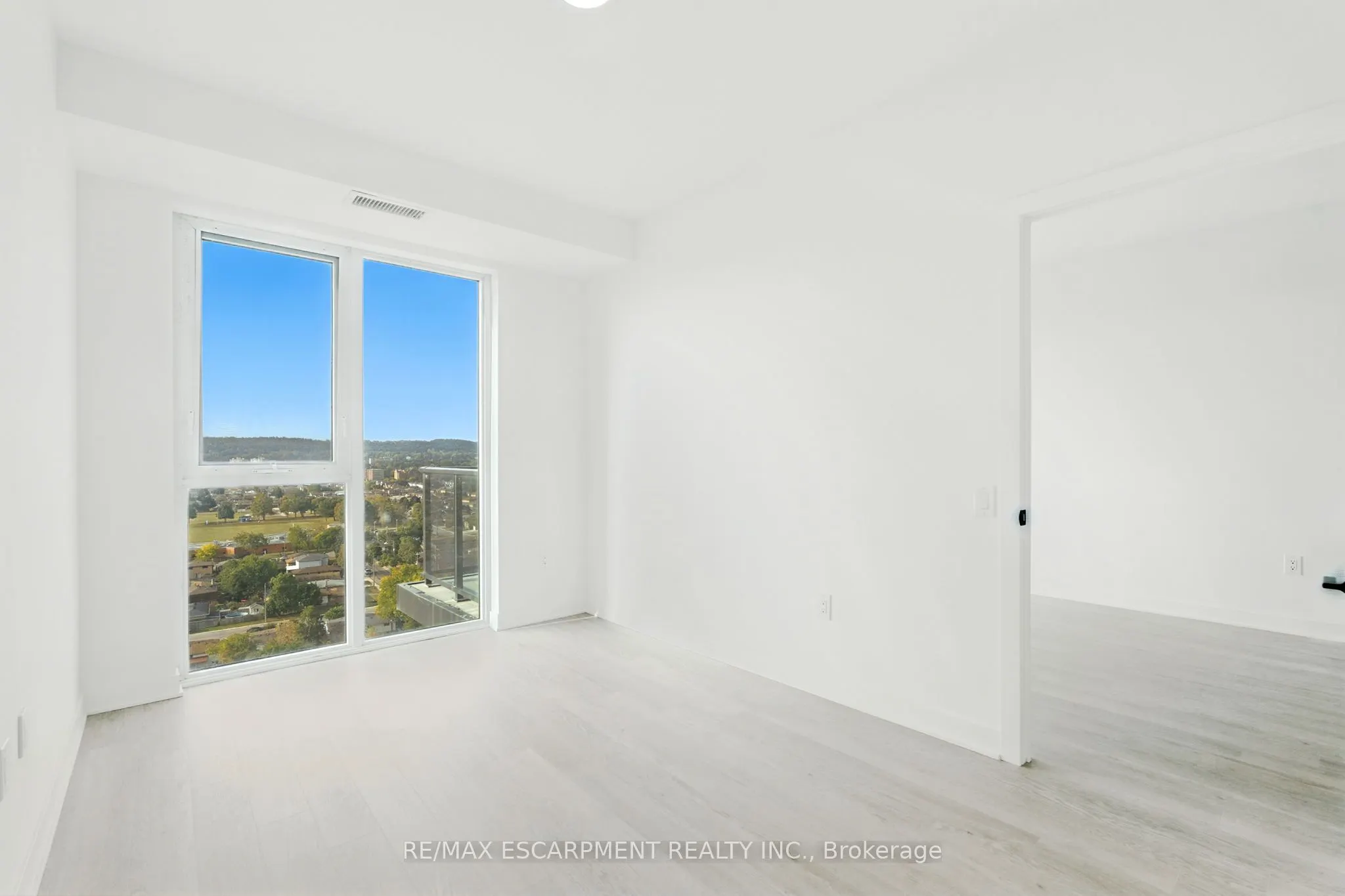 2782 Barton Street E, #1605