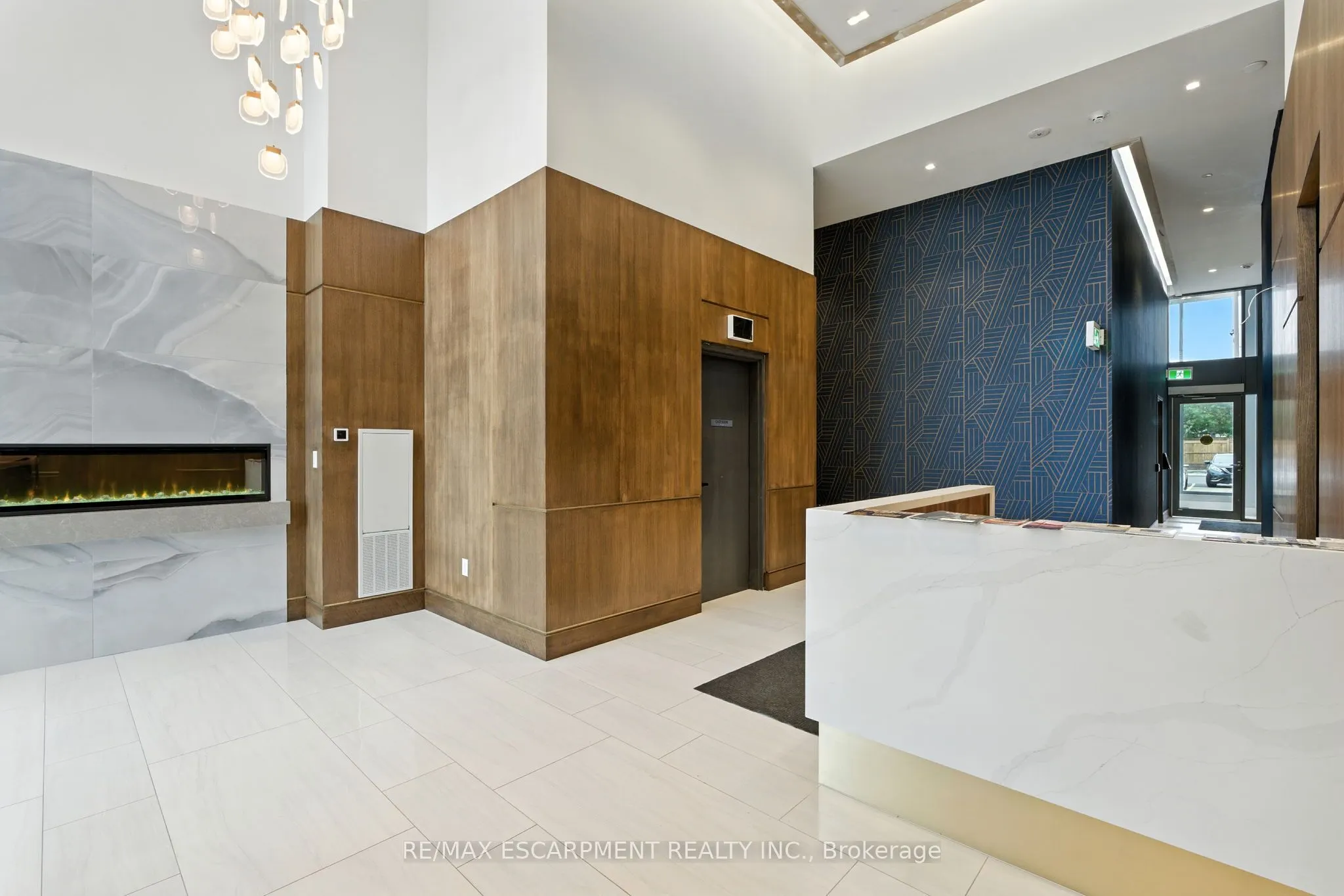 2782 Barton Street E, #1605