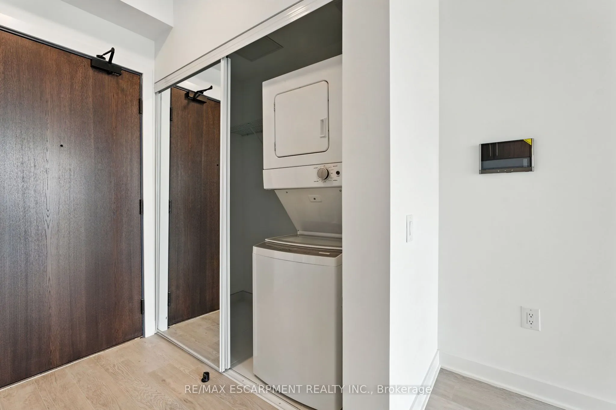 2782 Barton Street E, #1605
