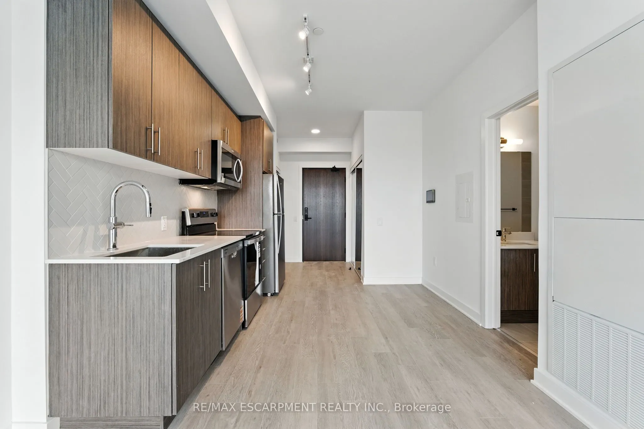 2782 Barton Street E, #1605