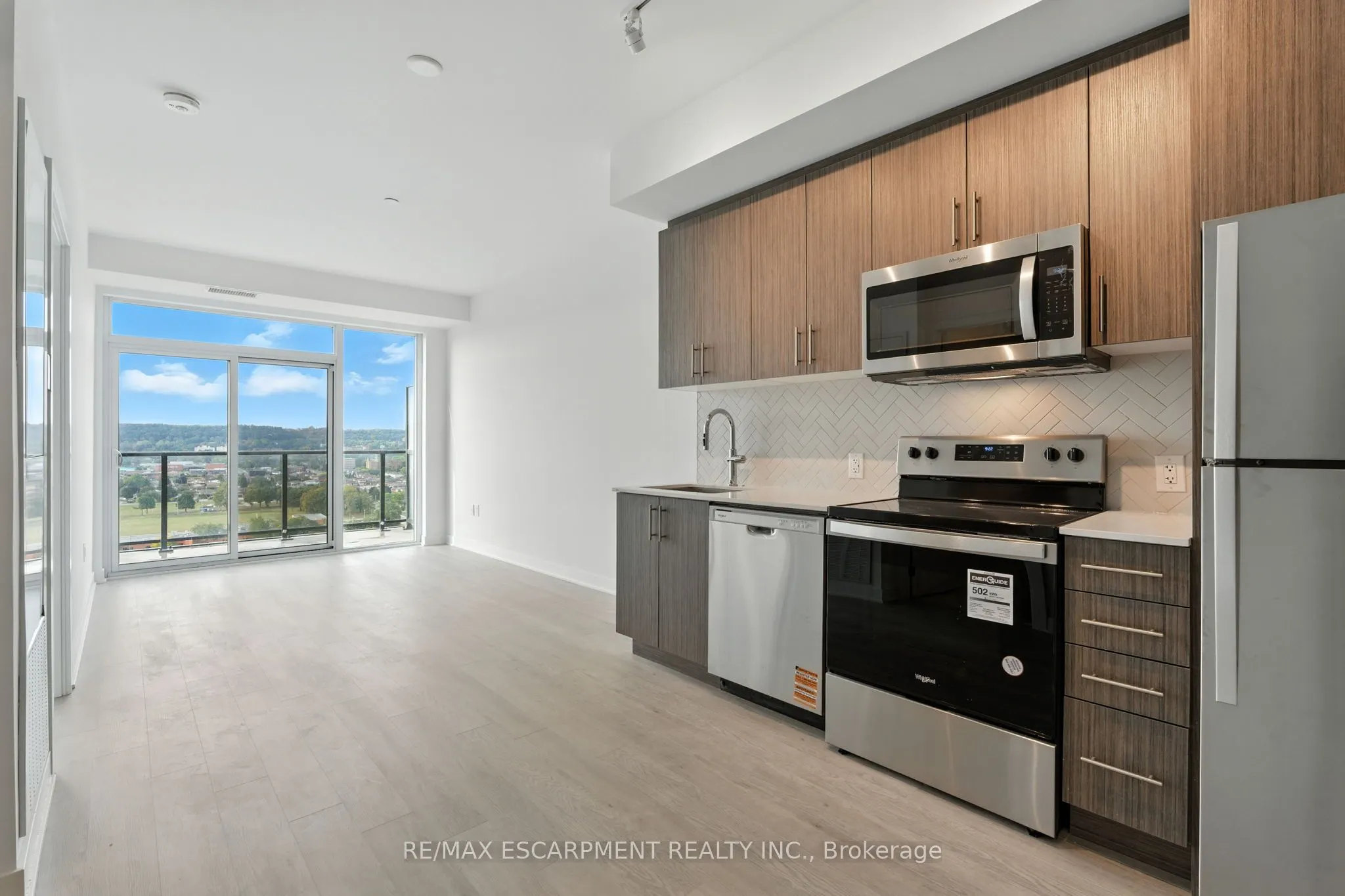 2782 Barton Street E, #1605