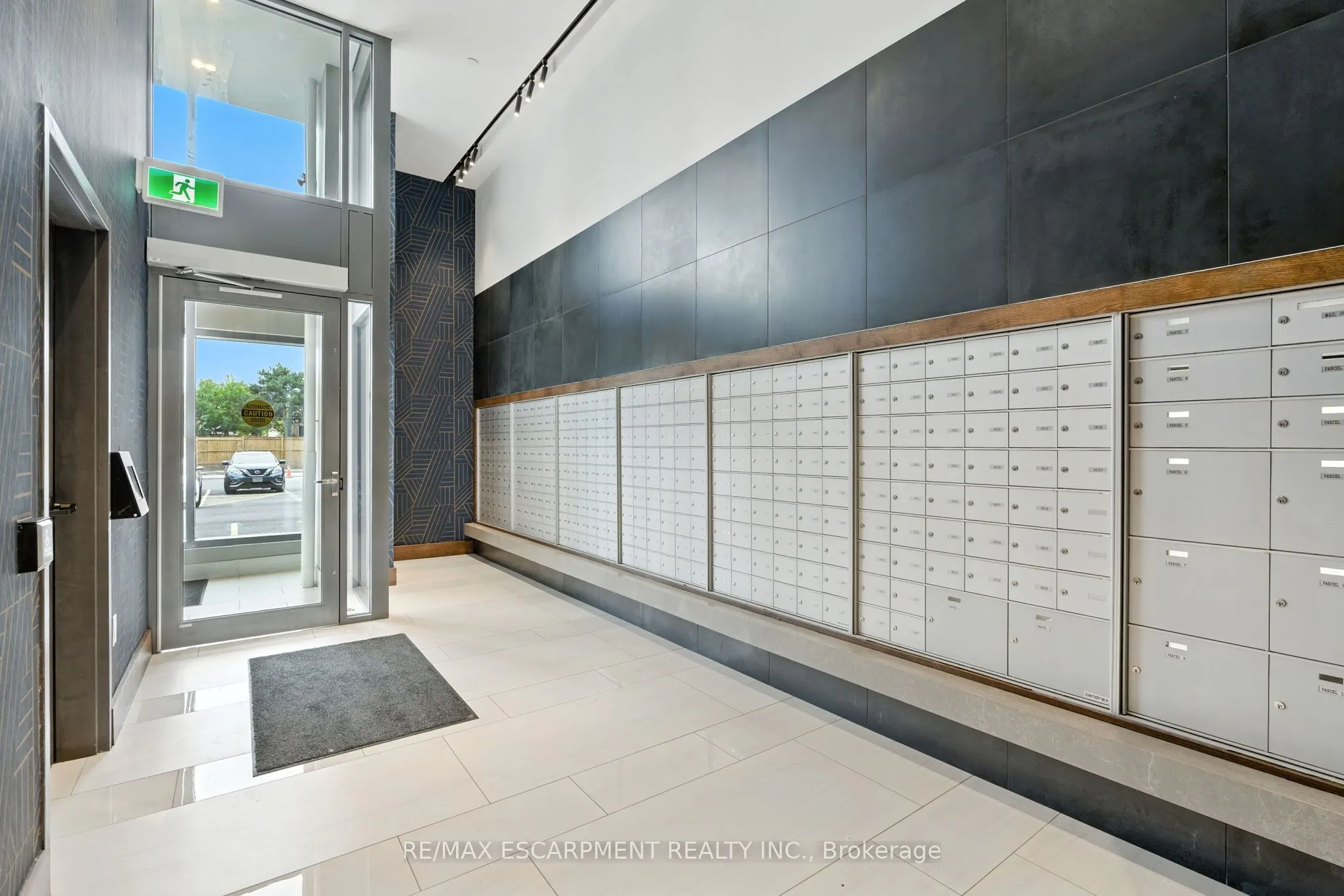 2782 Barton Street E, #1605