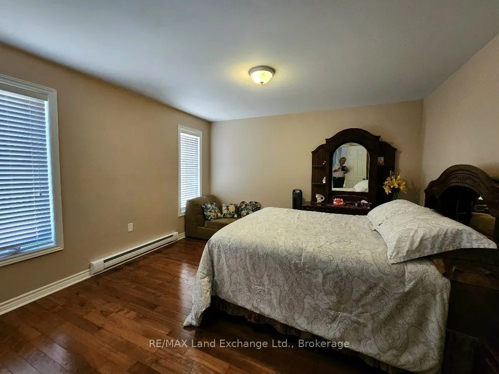 207 Birch Crescent W