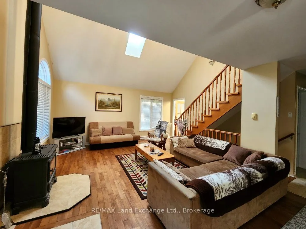 207 Birch Crescent W