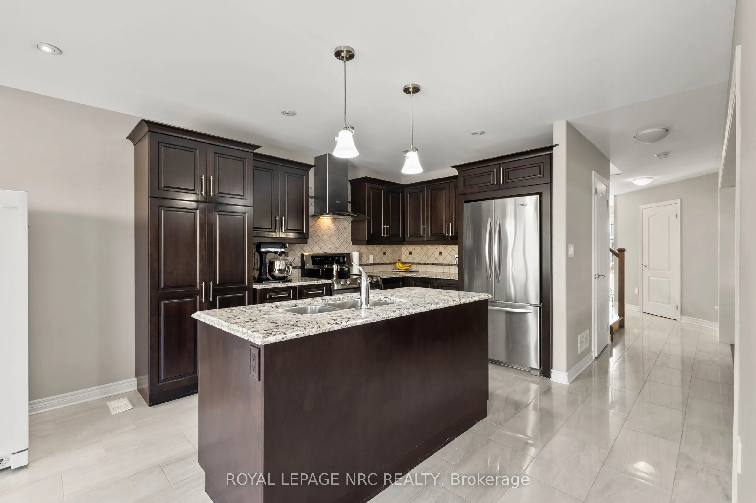6058 Ernest Crescent