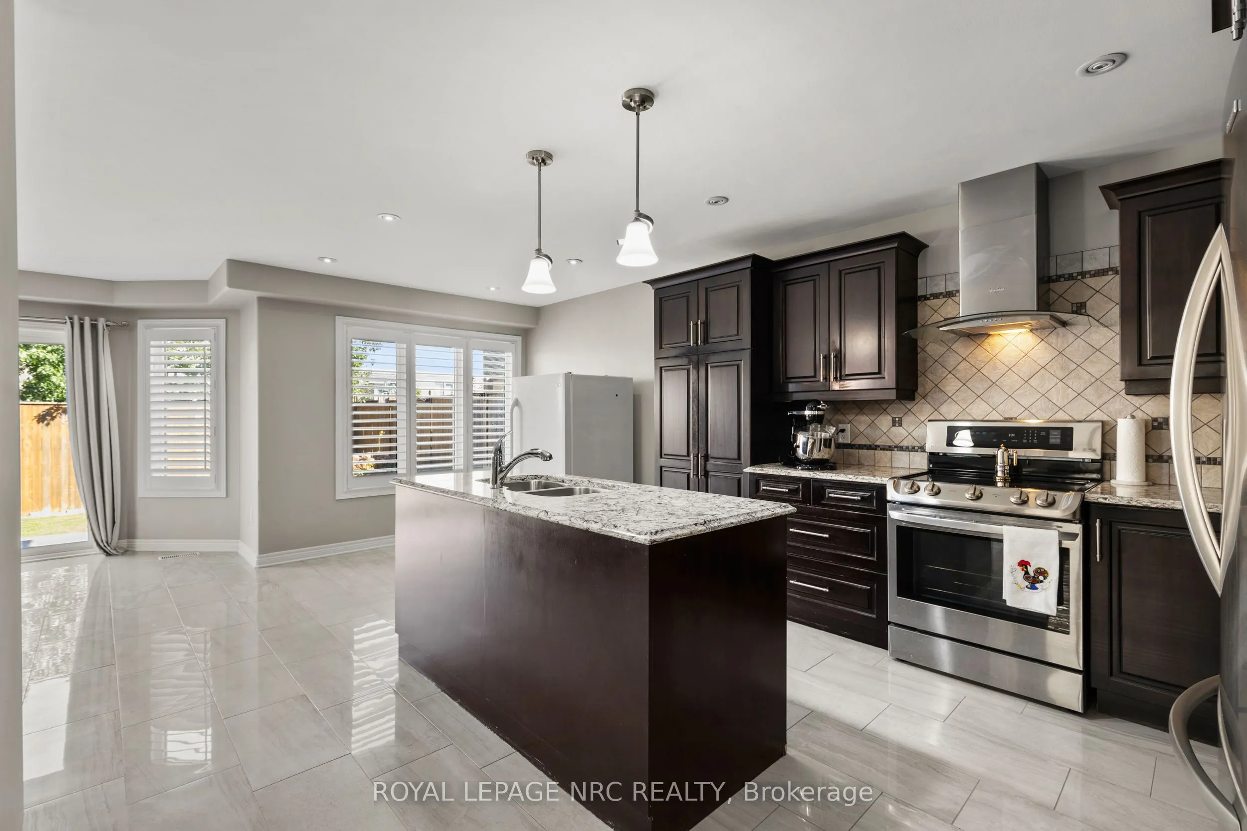 6058 Ernest Crescent