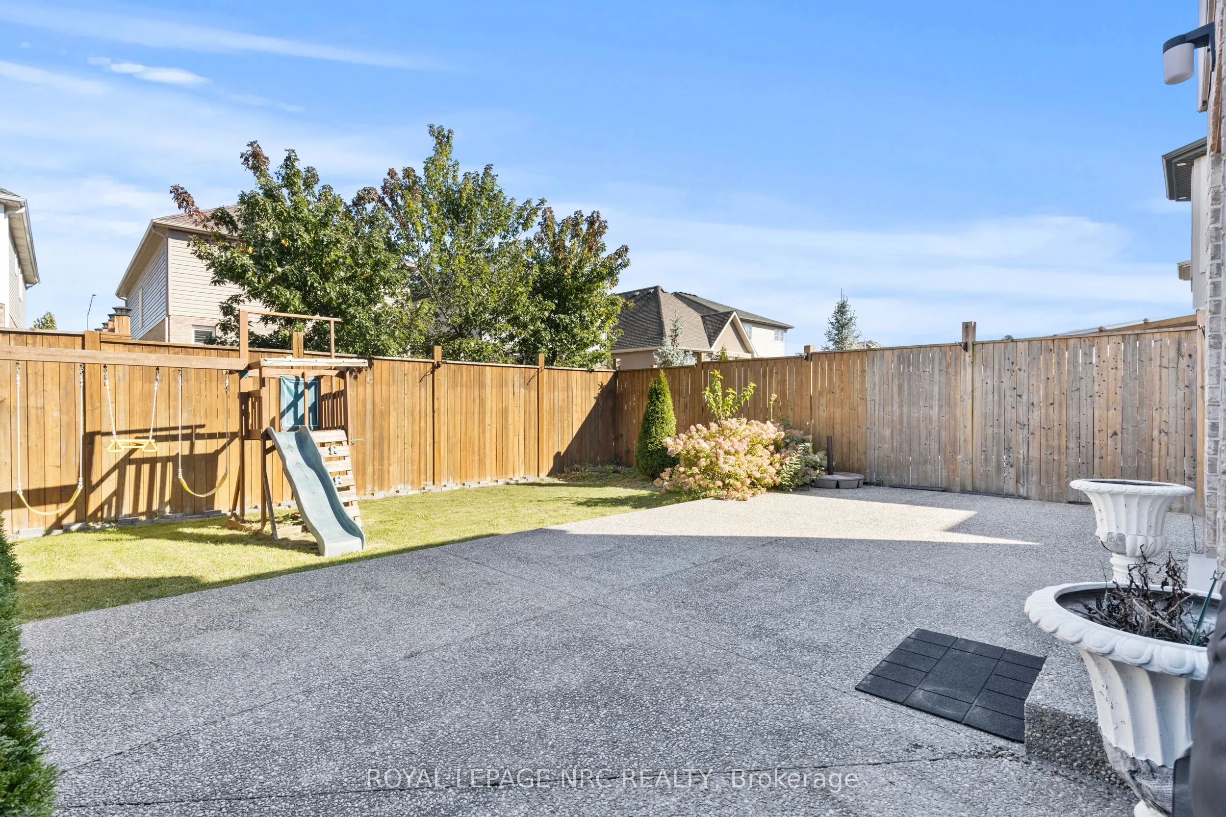 6058 Ernest Crescent
