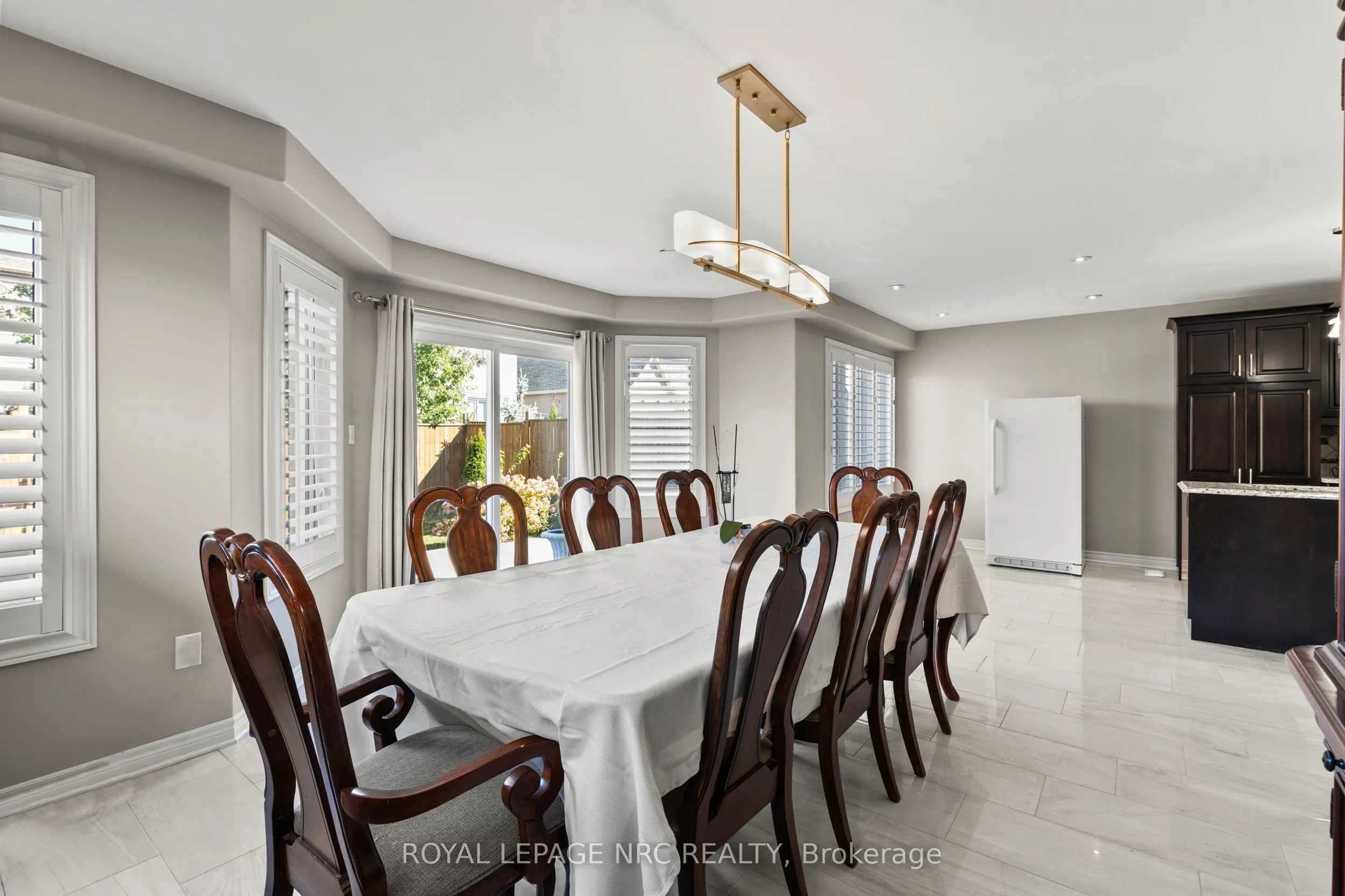 6058 Ernest Crescent