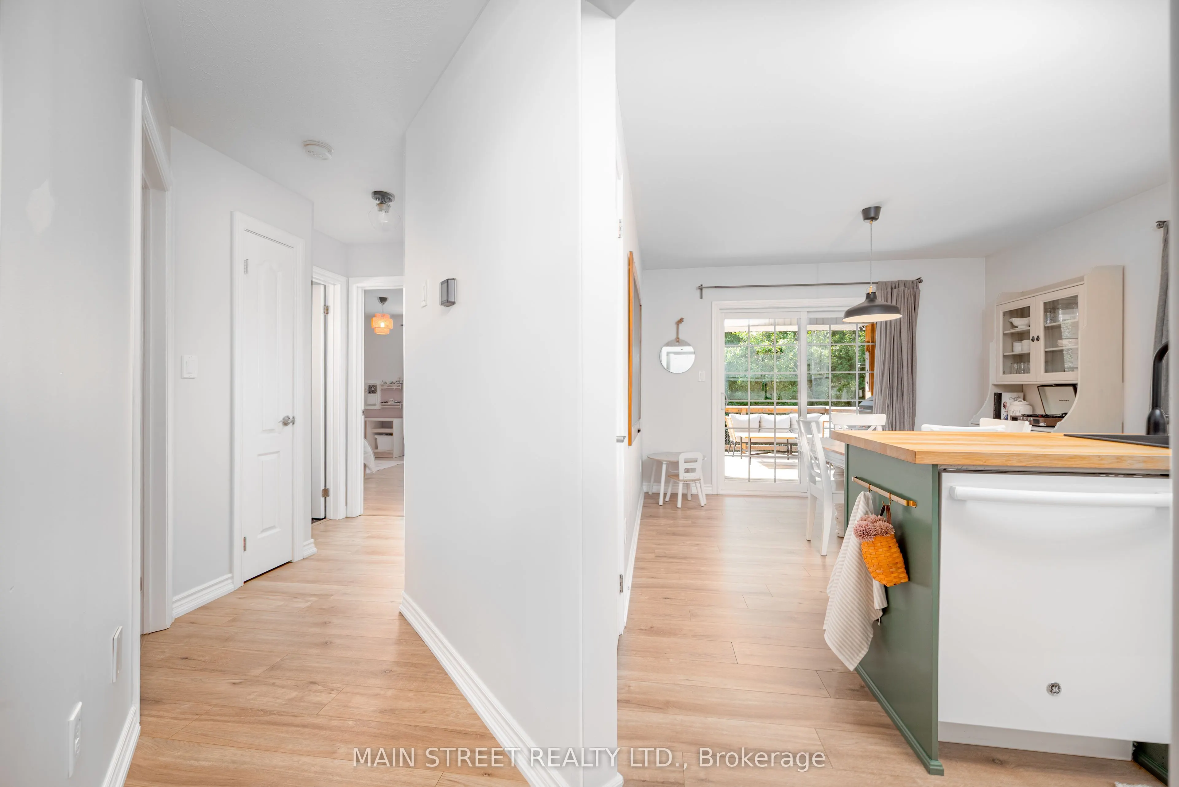 76 Laurent Boulevard