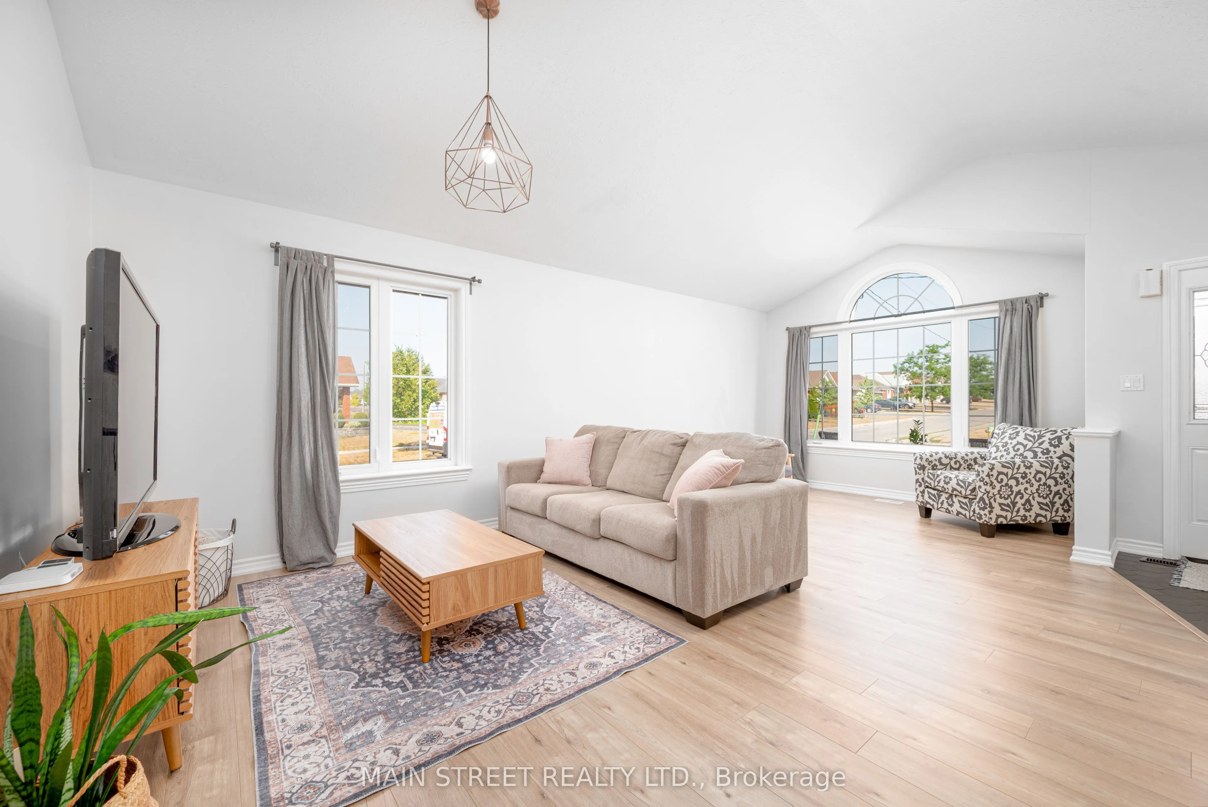 76 Laurent Boulevard