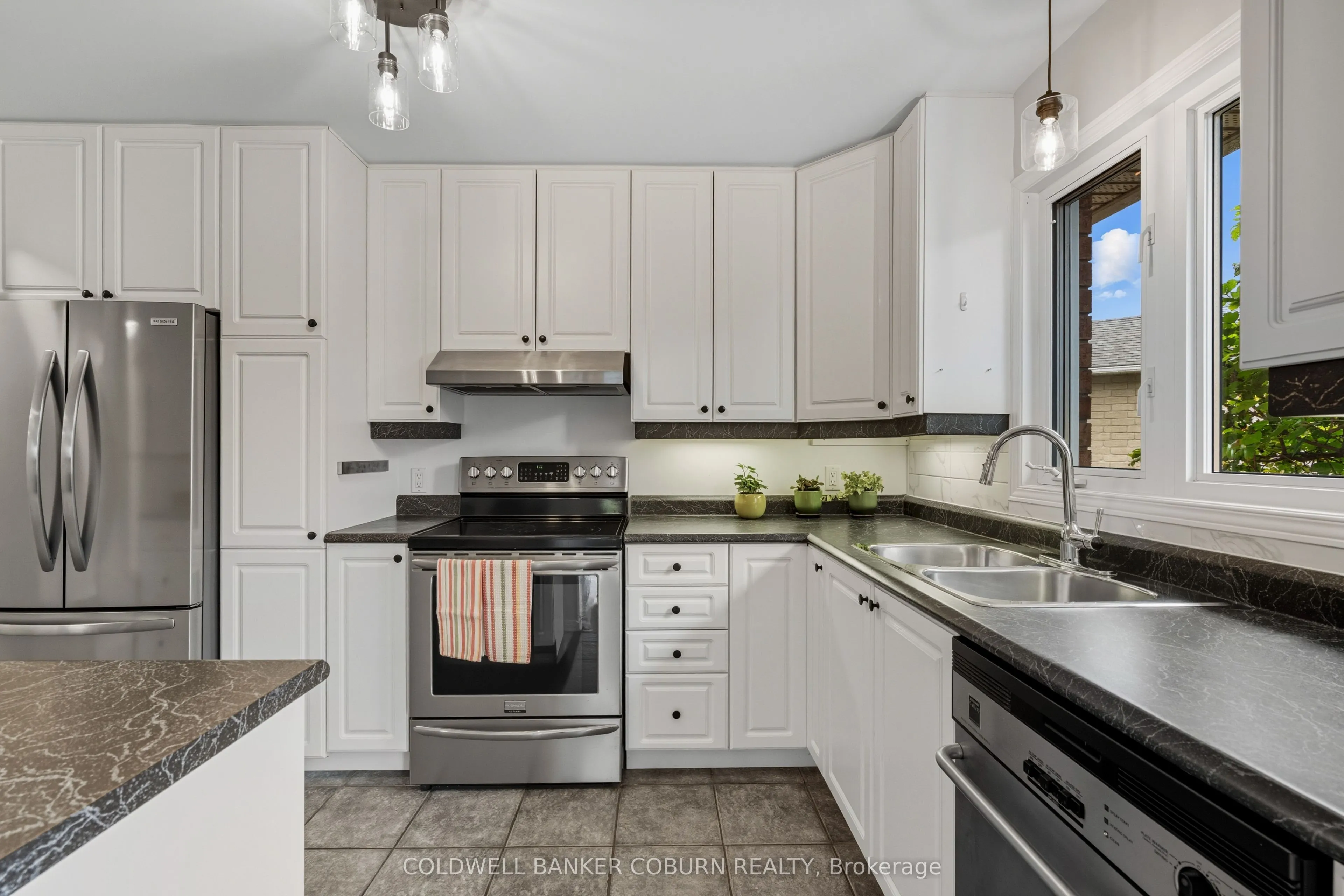 72 Dr Gordon Crescent