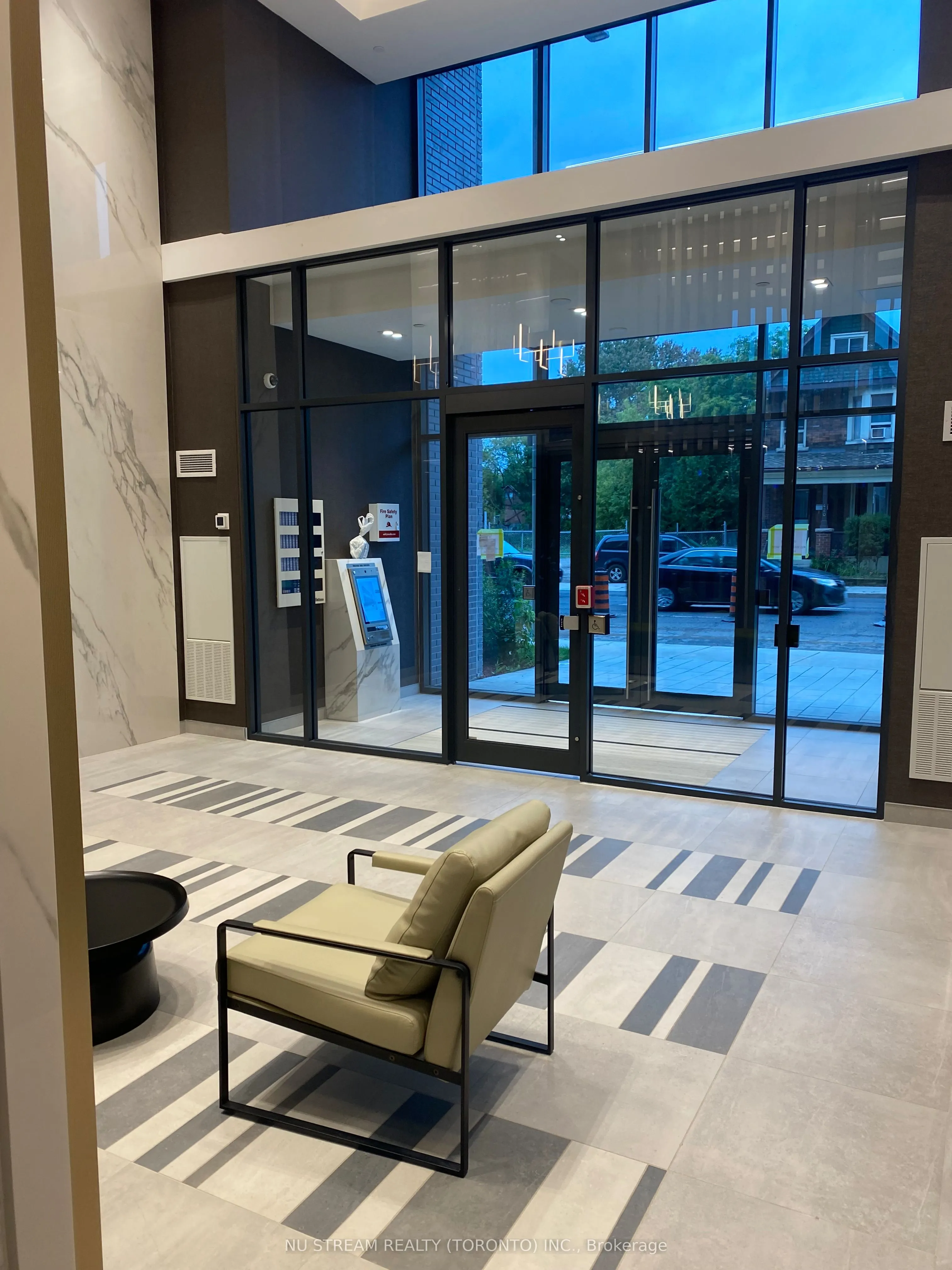 415 Main Street W, #714