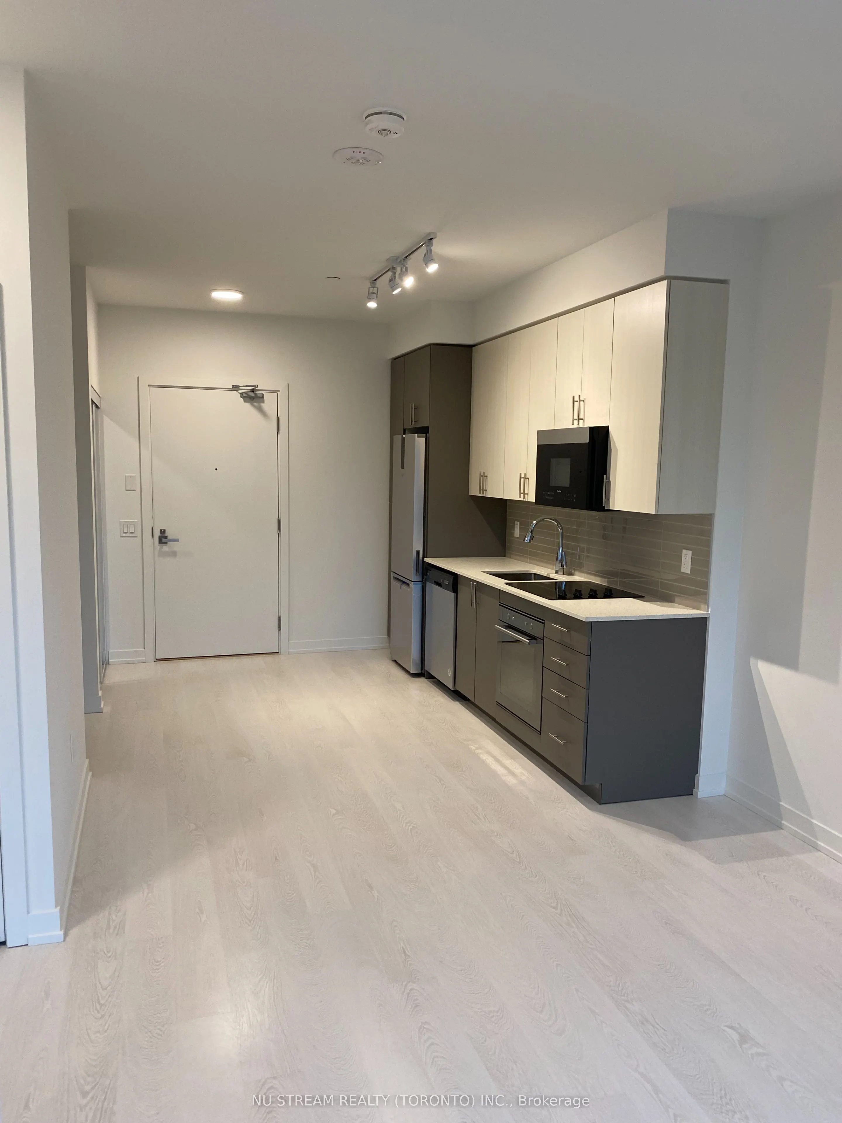 415 Main Street W, #714
