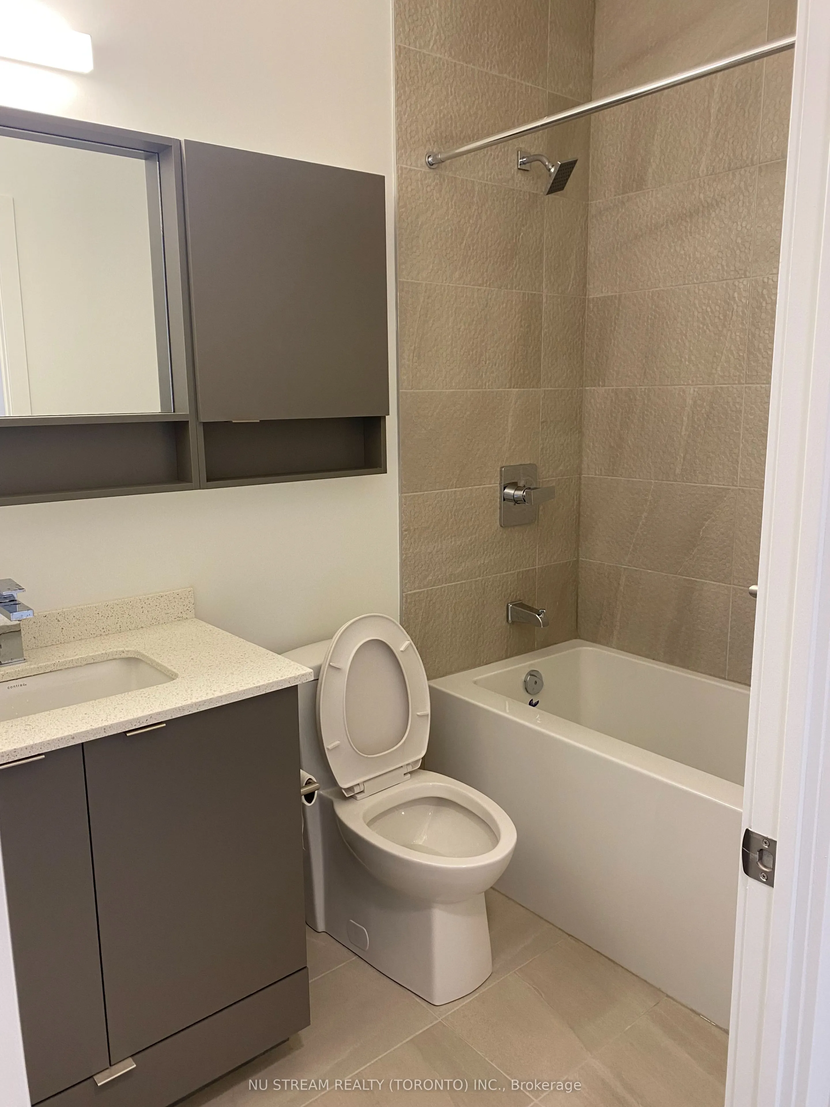 415 Main Street W, #714