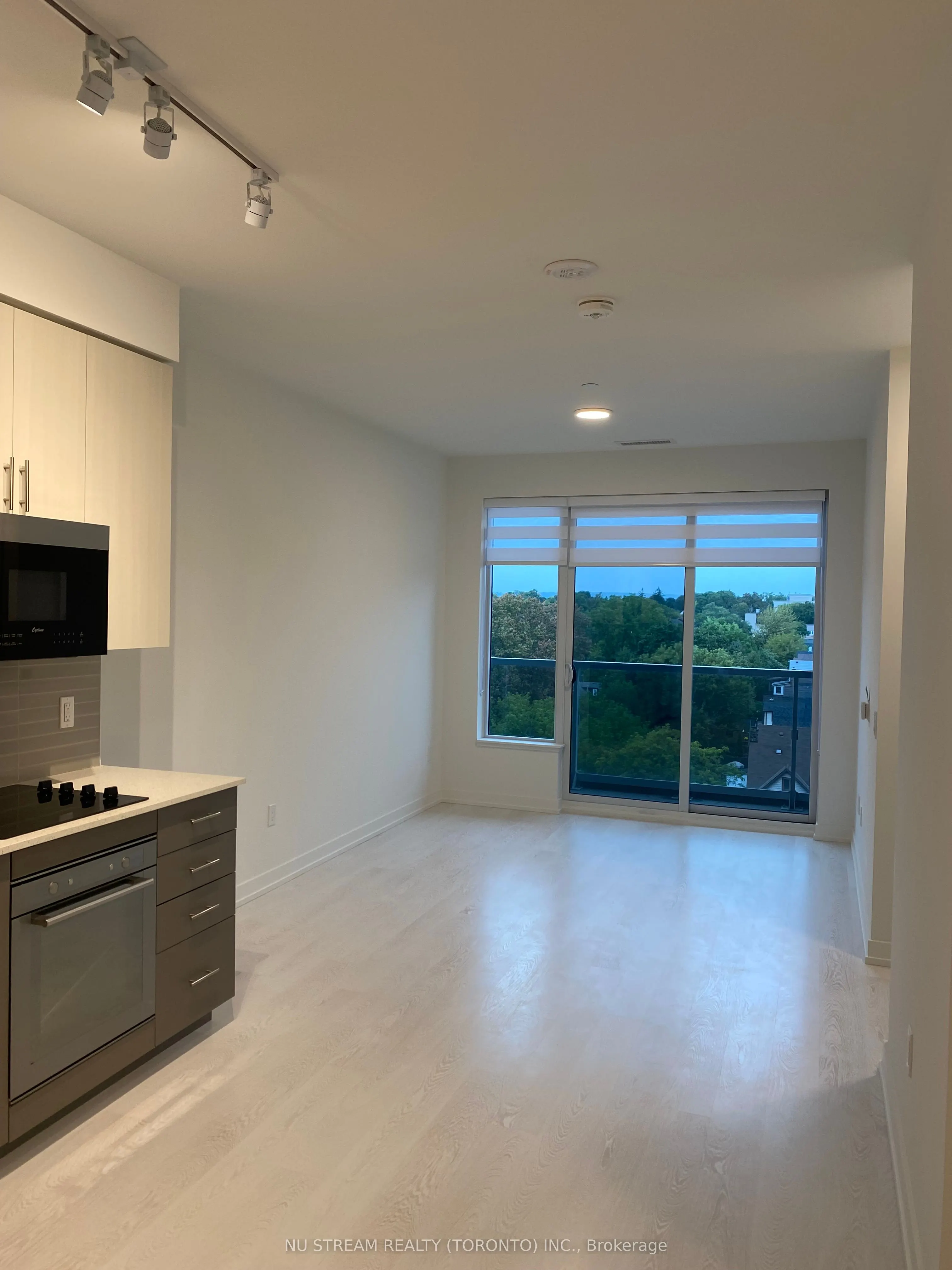 415 Main Street W, #714