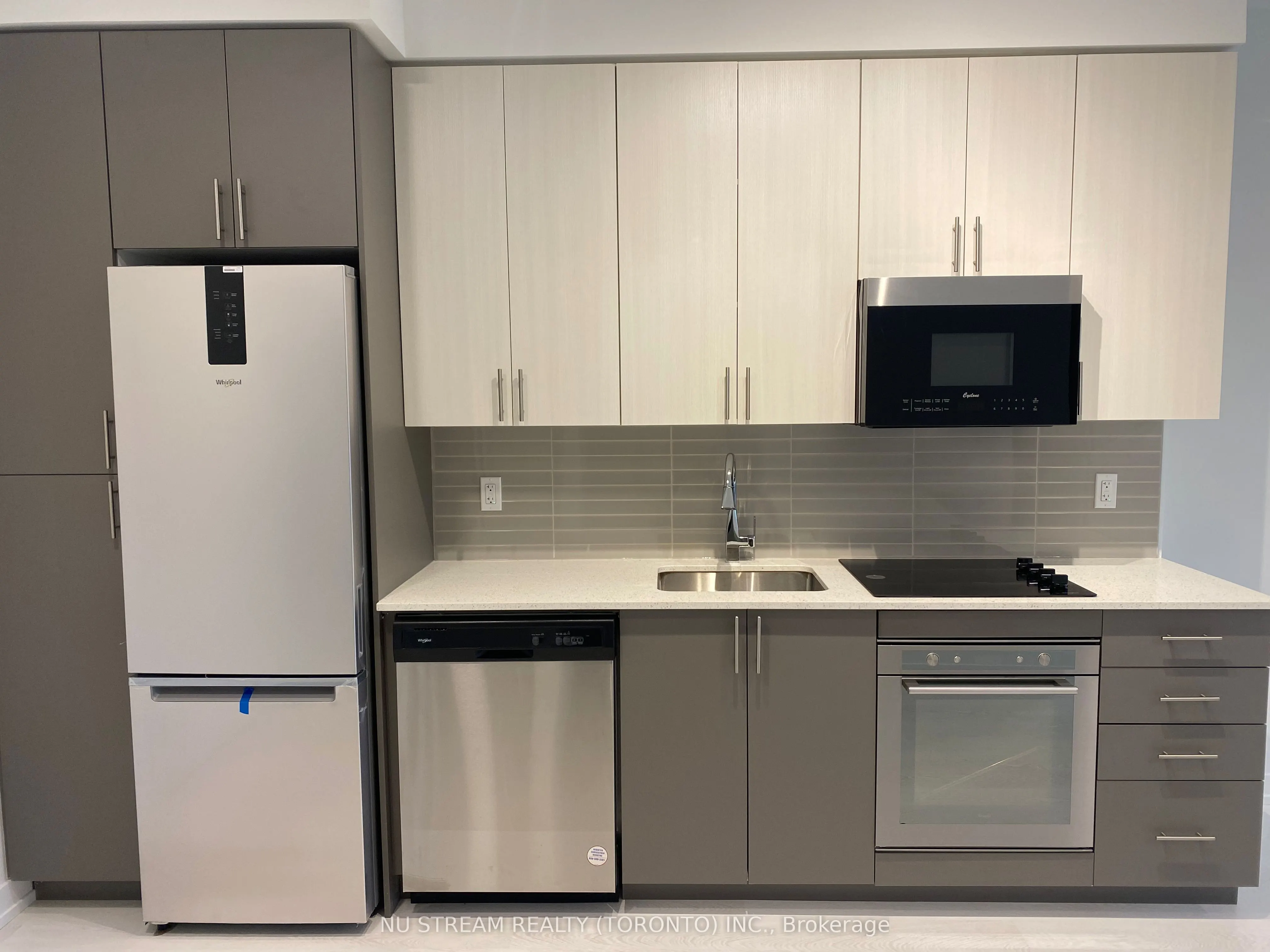 415 Main Street W, #714