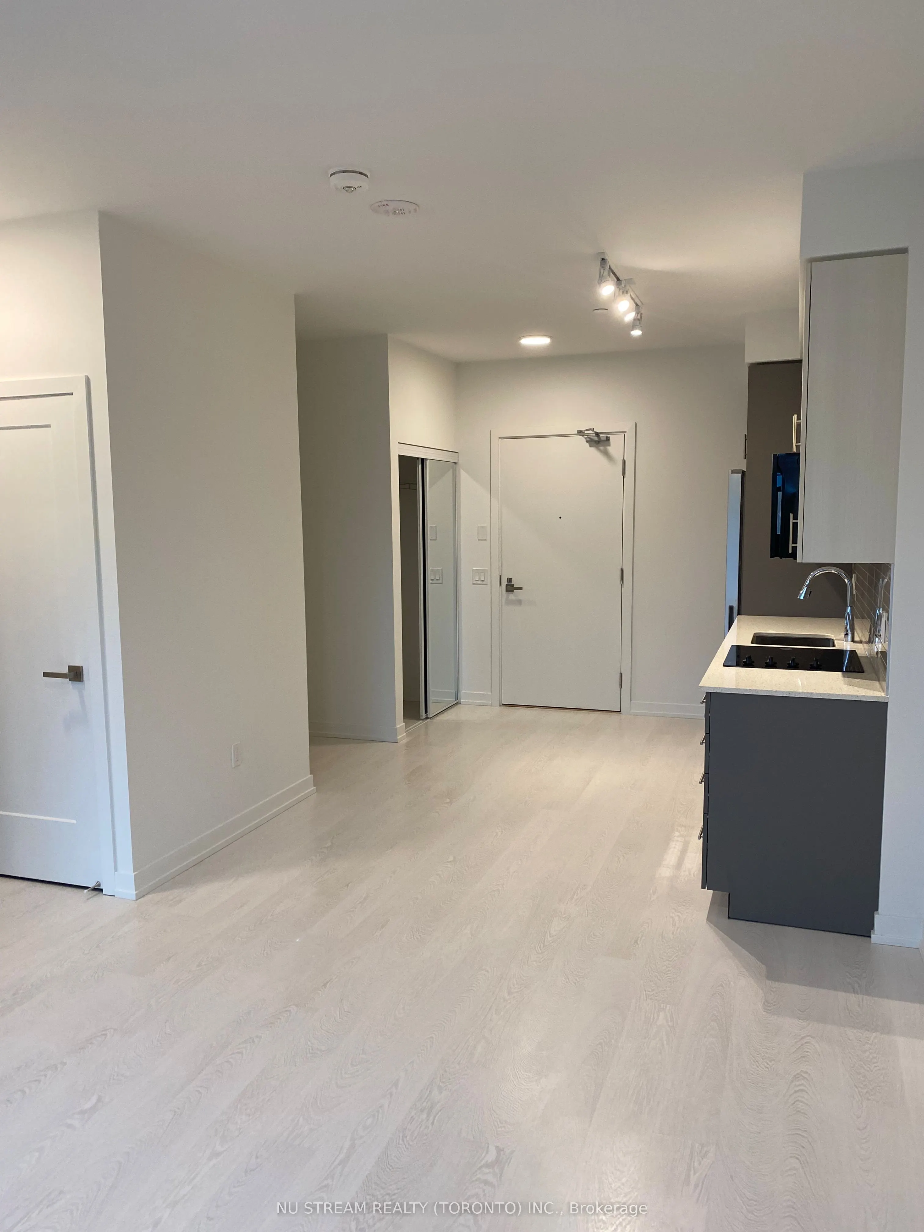 415 Main Street W, #714
