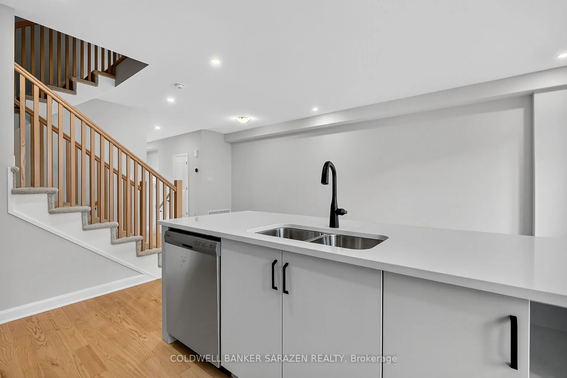 936 Eileen Vollick Crescent