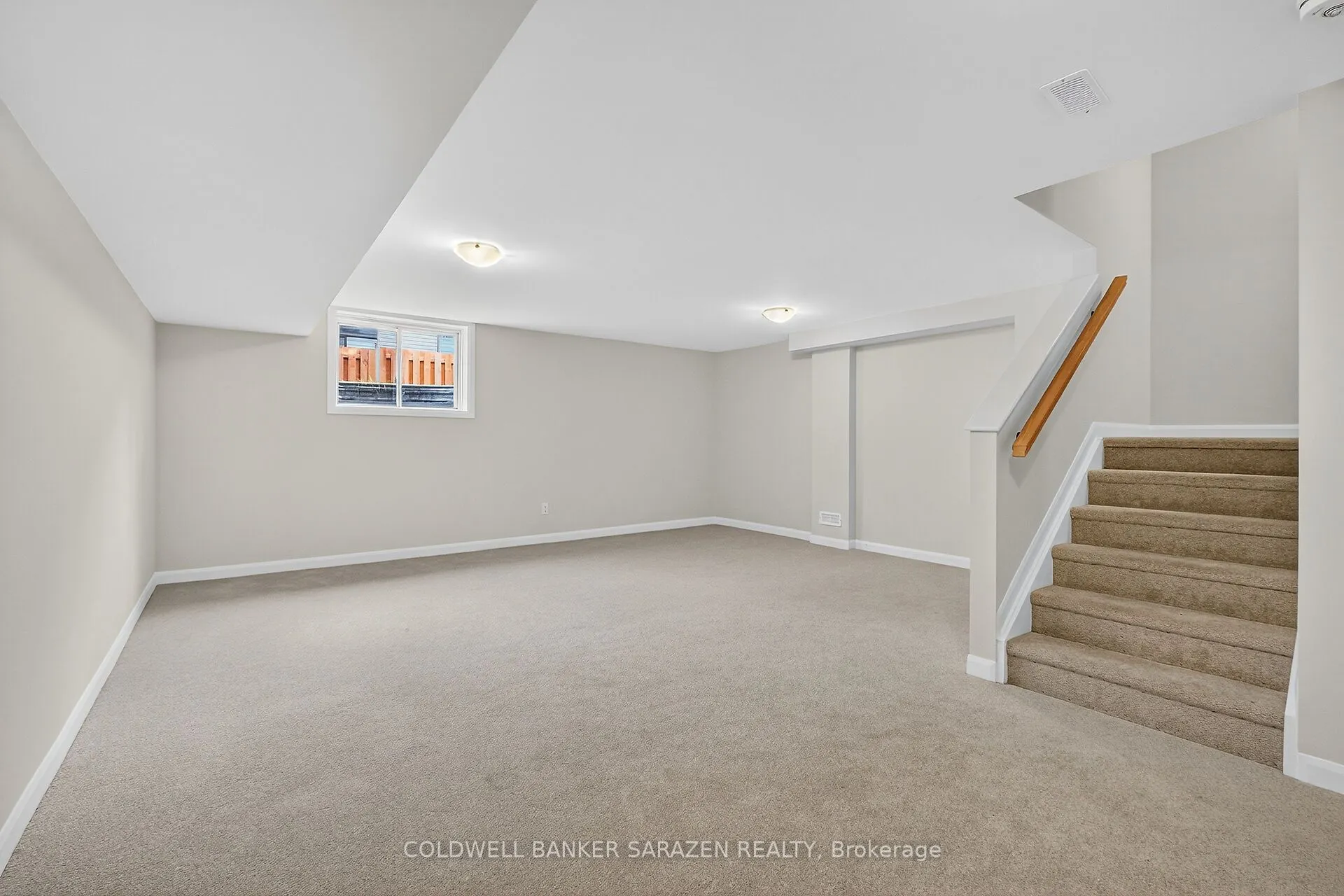 936 Eileen Vollick Crescent